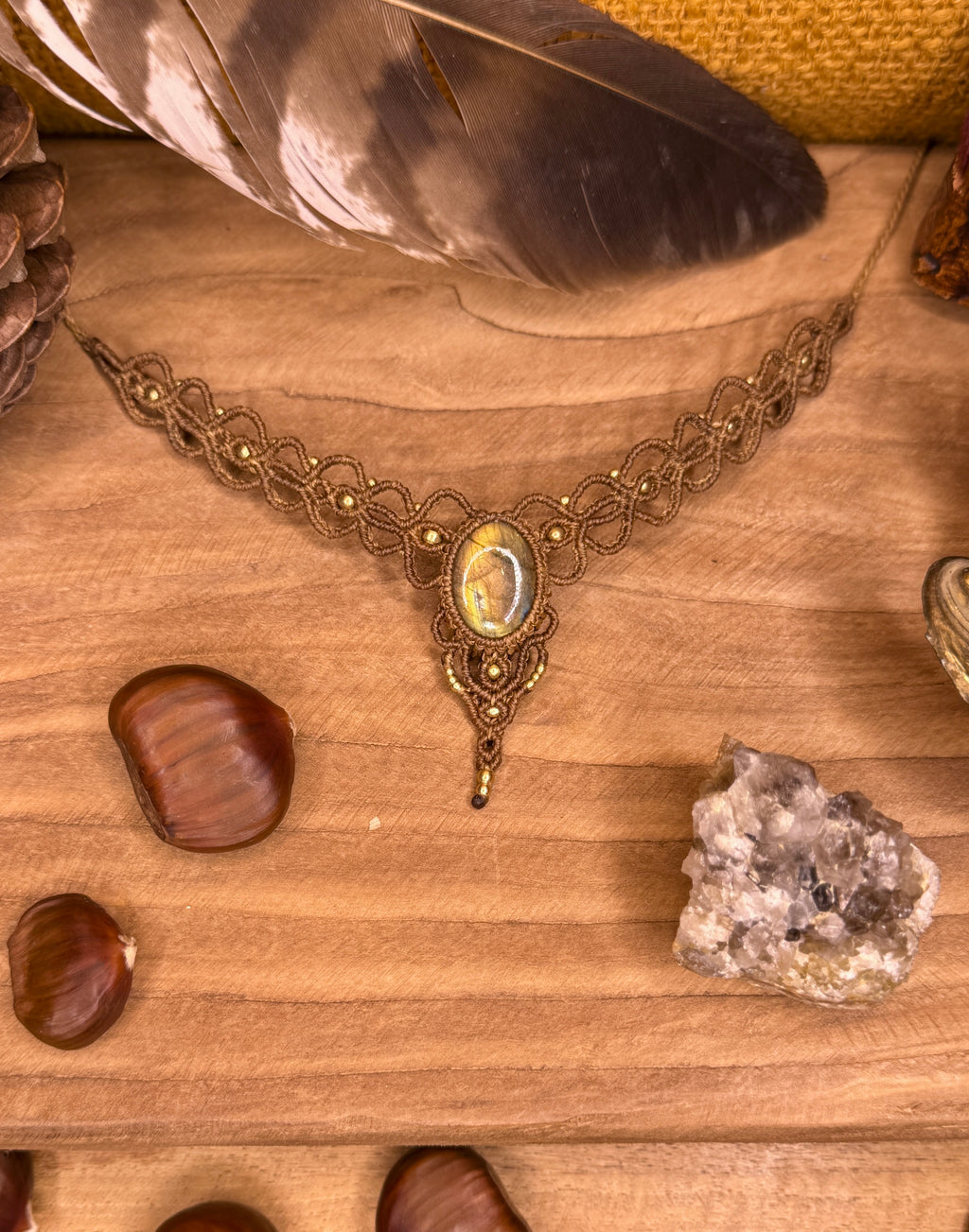 Necklace with natural labradorite stone