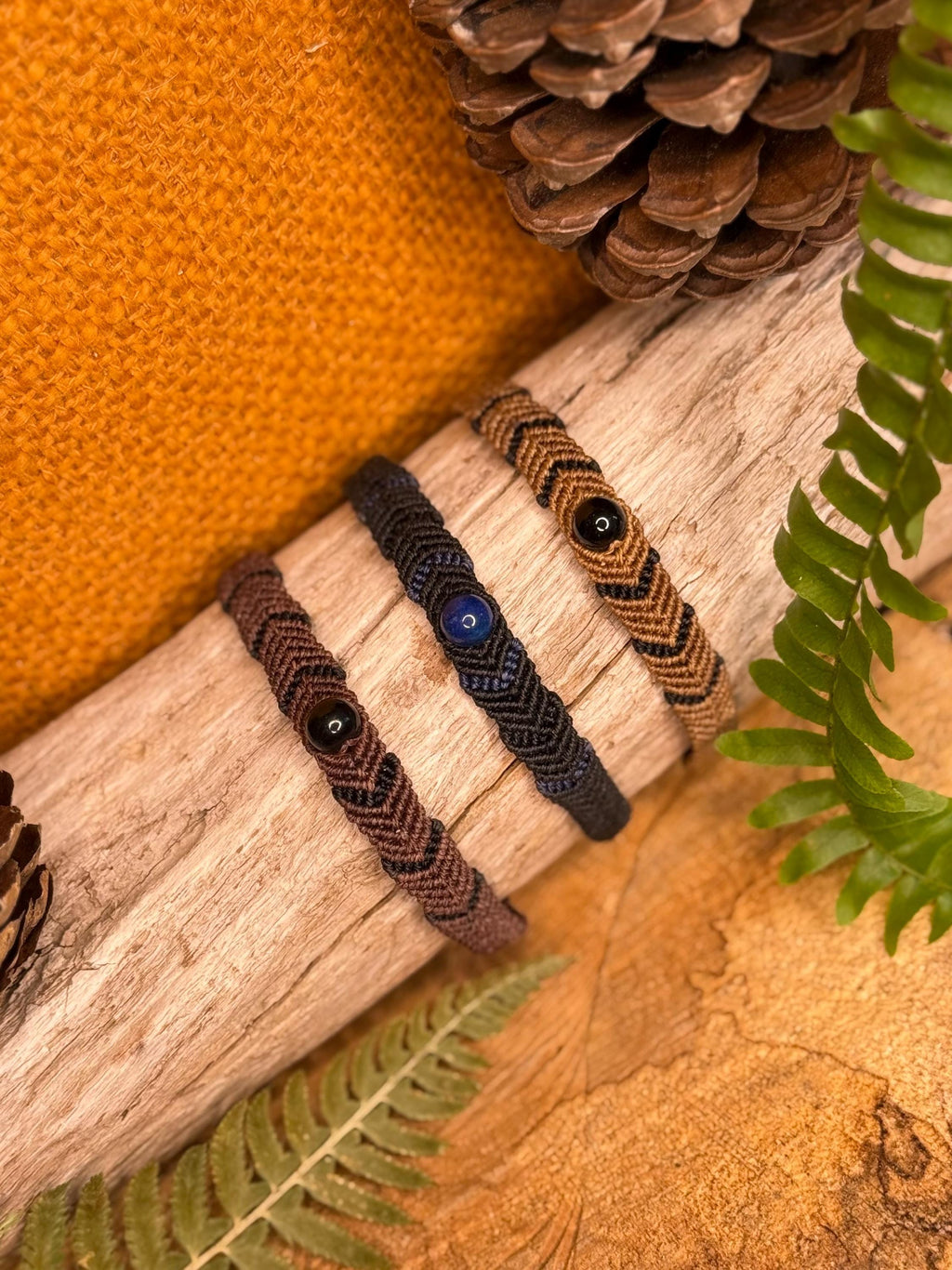 Bracelet avec une pierre de Lapis-lazuli ou onyx noir