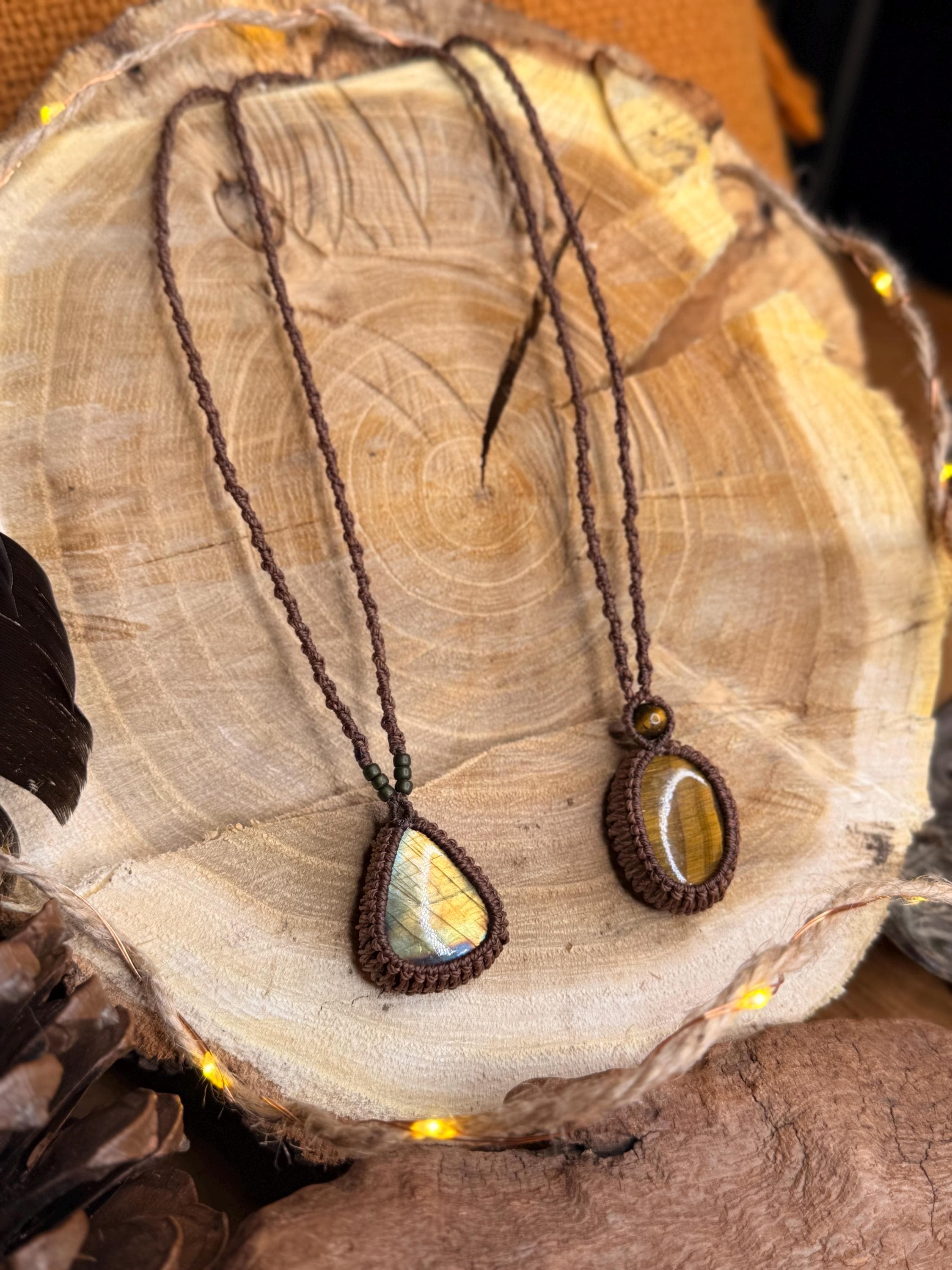 Collier avec une pierre d’œil de tigre