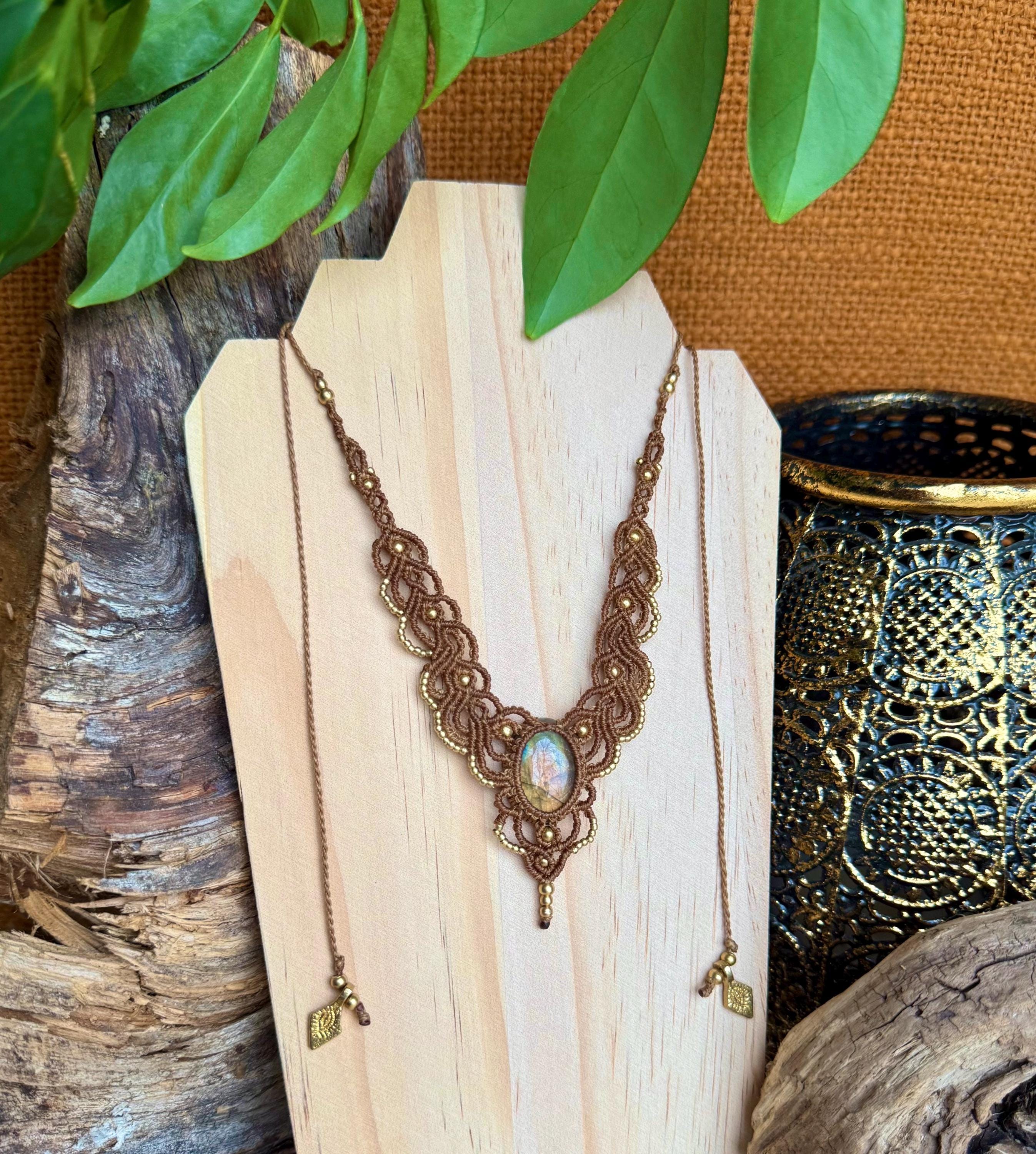 Collier avec pierre naturelle de labradorite