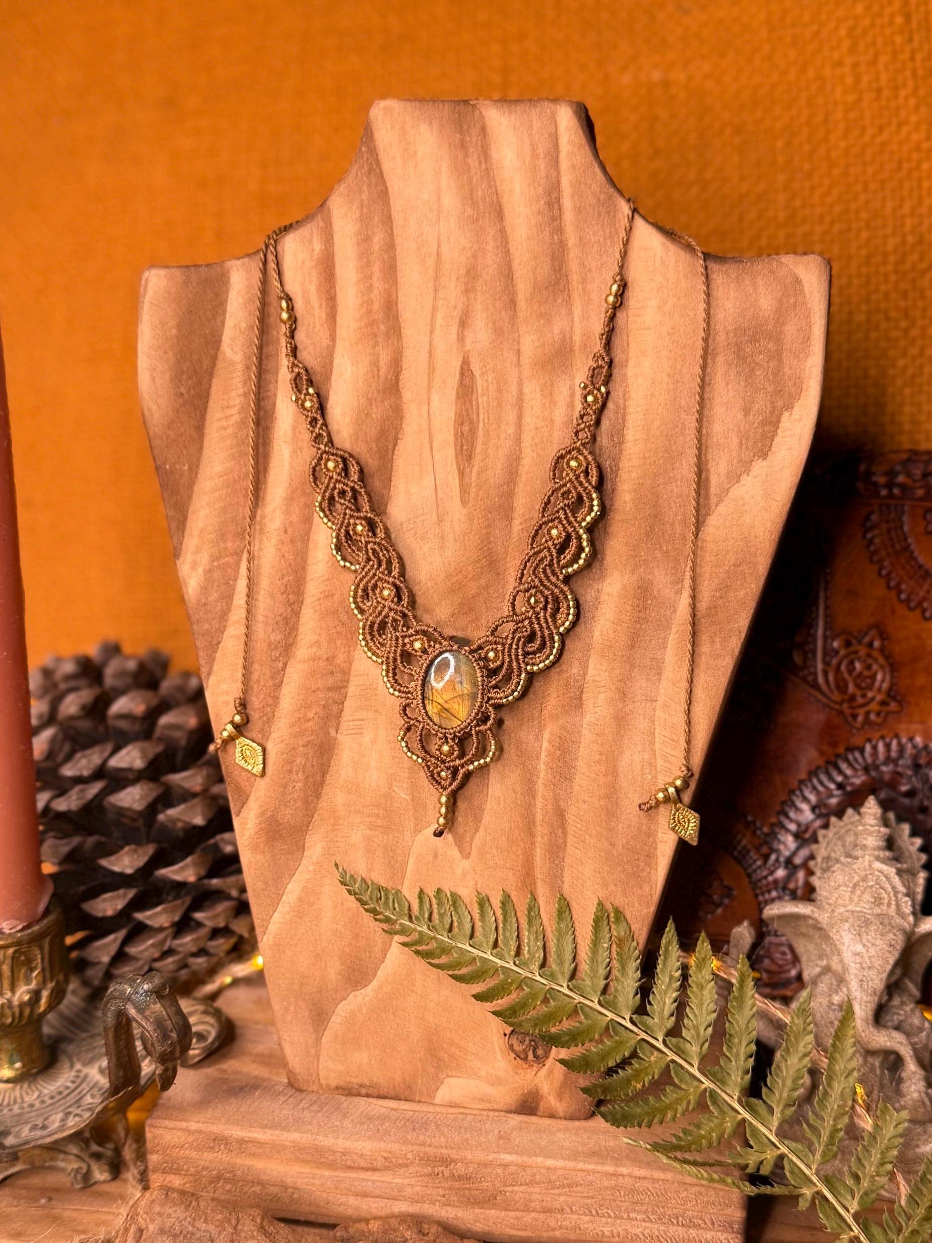 Collier avec pierre naturelle de labradorite
