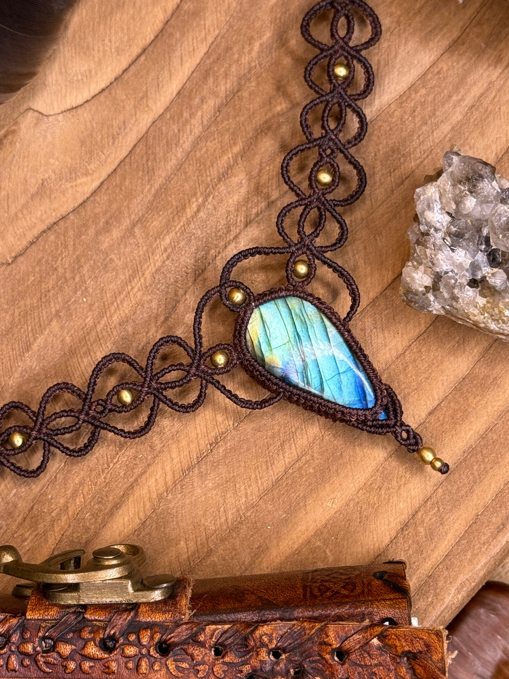 Necklace with a natural labradorite stone