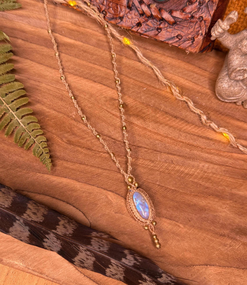 Collier pierre de lune • féminine et intuitive