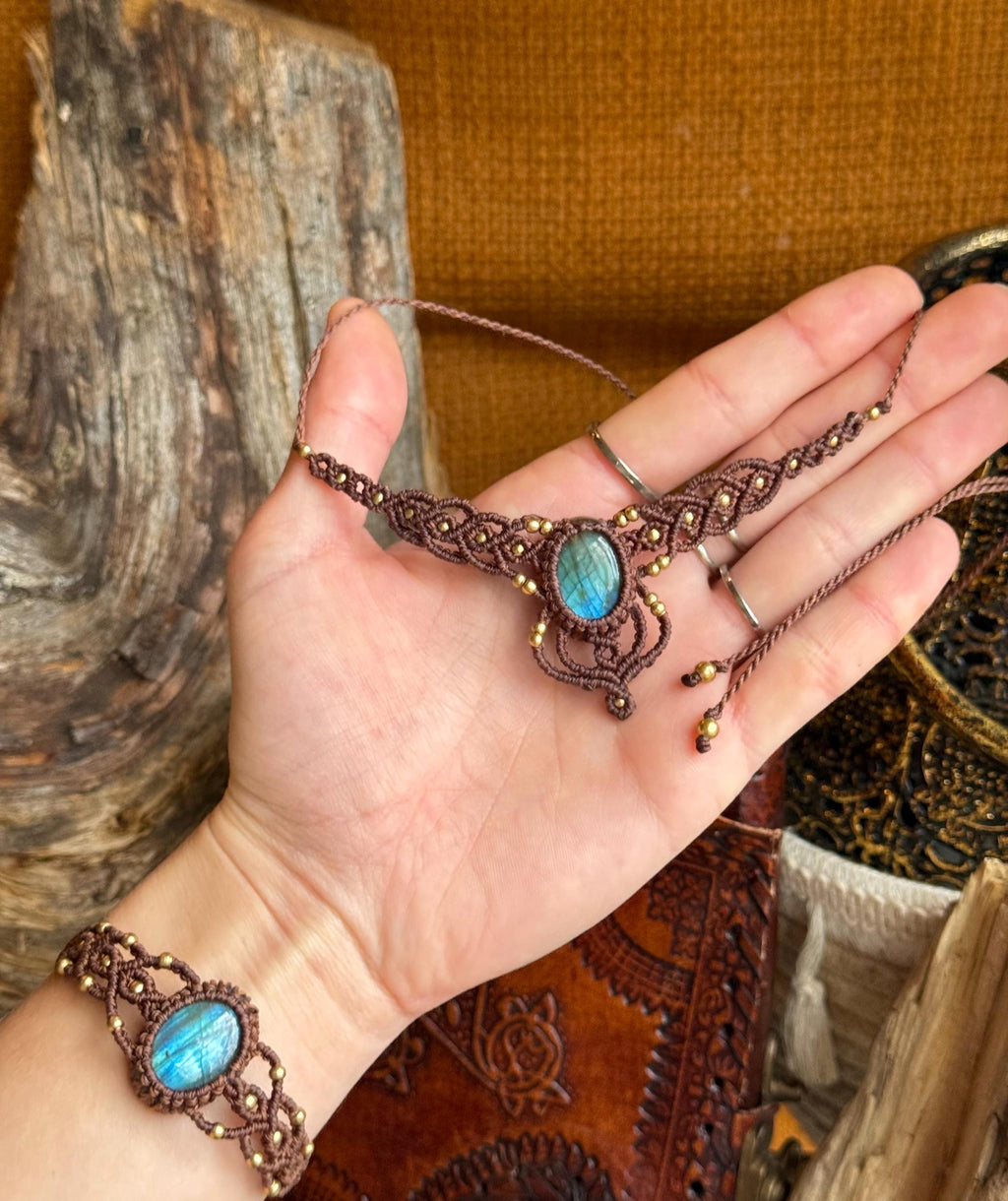 Tour de cou avec une pierre de  labradorite (ras de cou - Neckband)