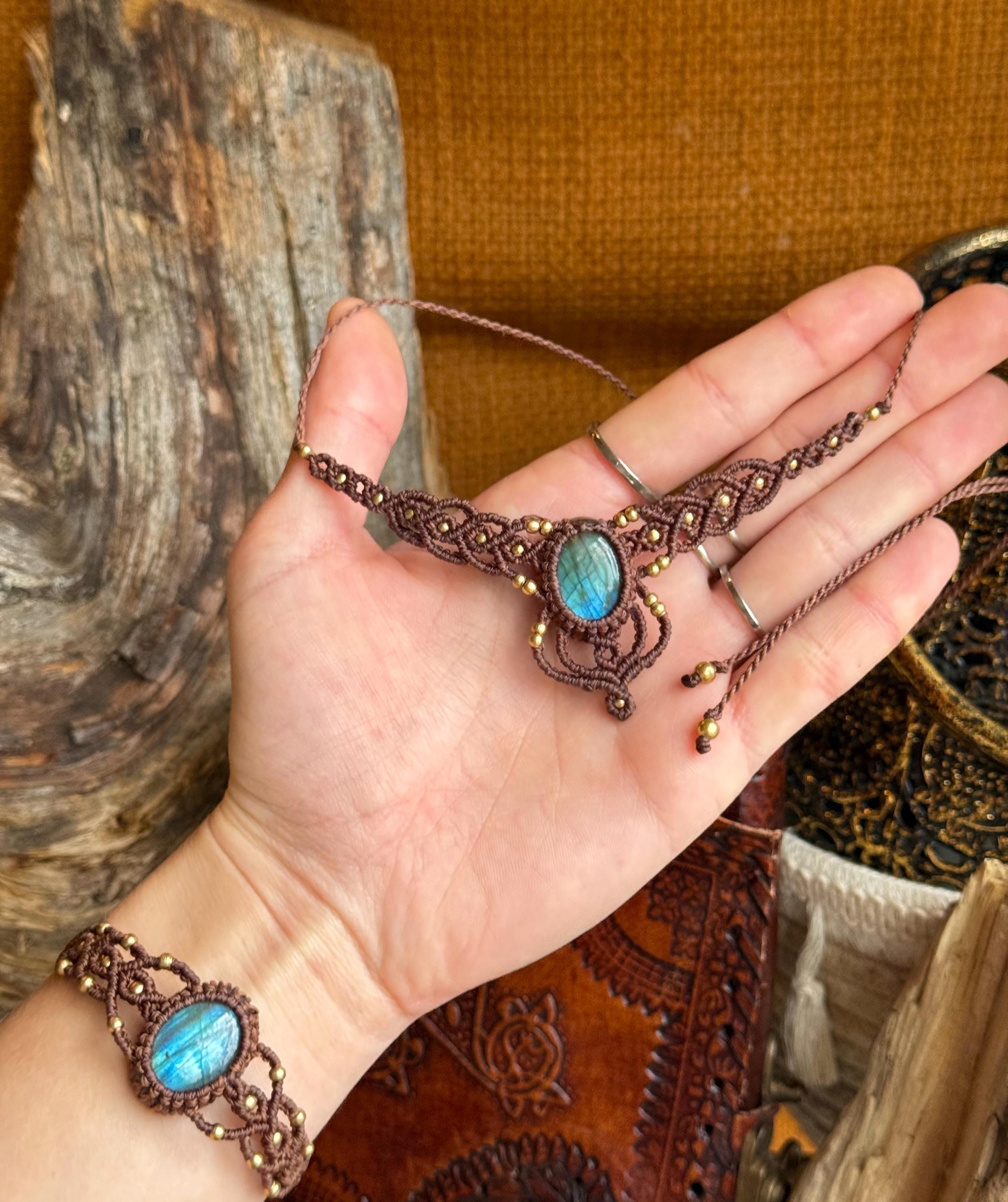 Tour de cou avec une pierre de  labradorite (ras de cou - Neckband)