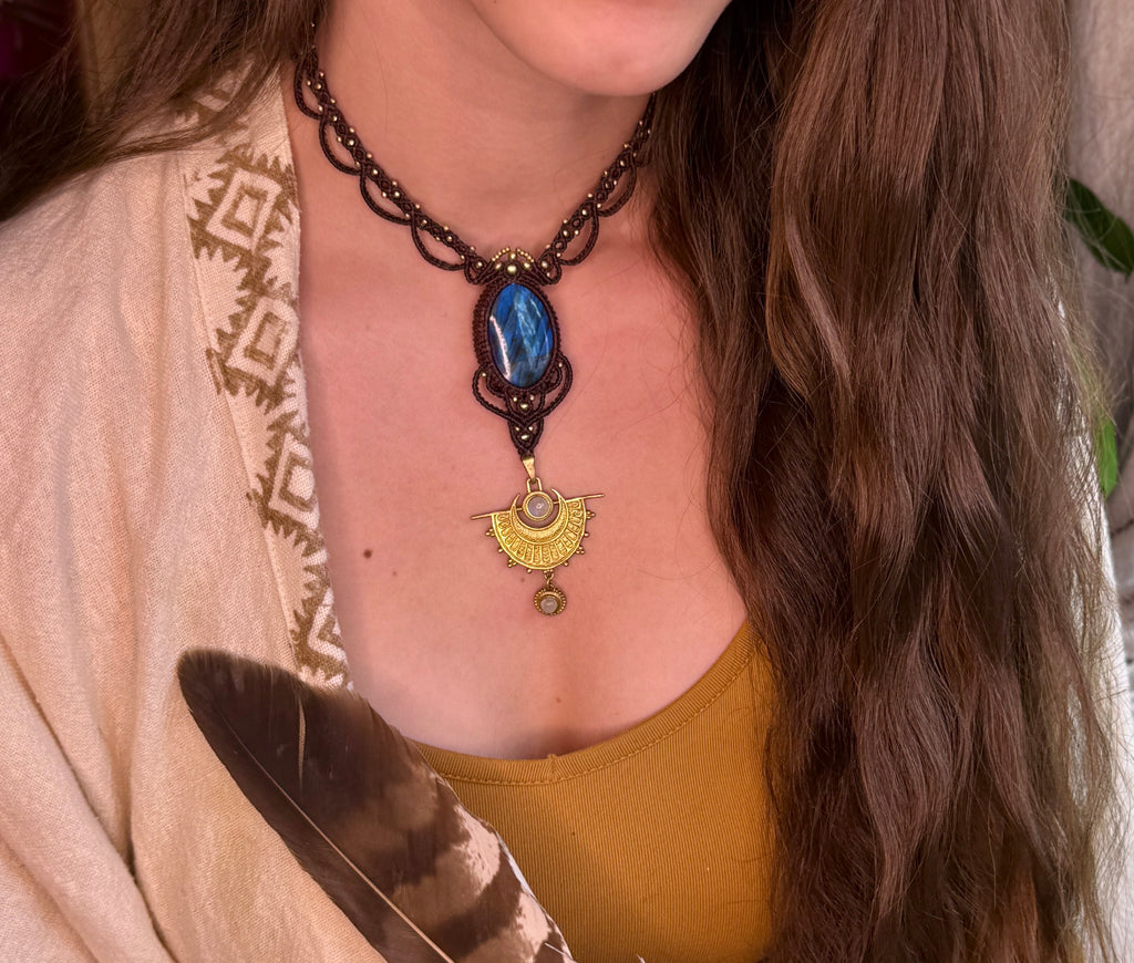 Labradorite stone necklace • Talisman of protection and intuition