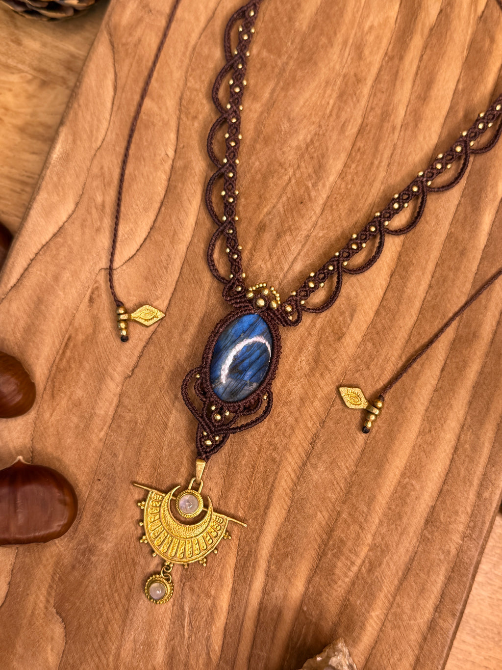 Labradorite stone necklace • Talisman of protection and intuition