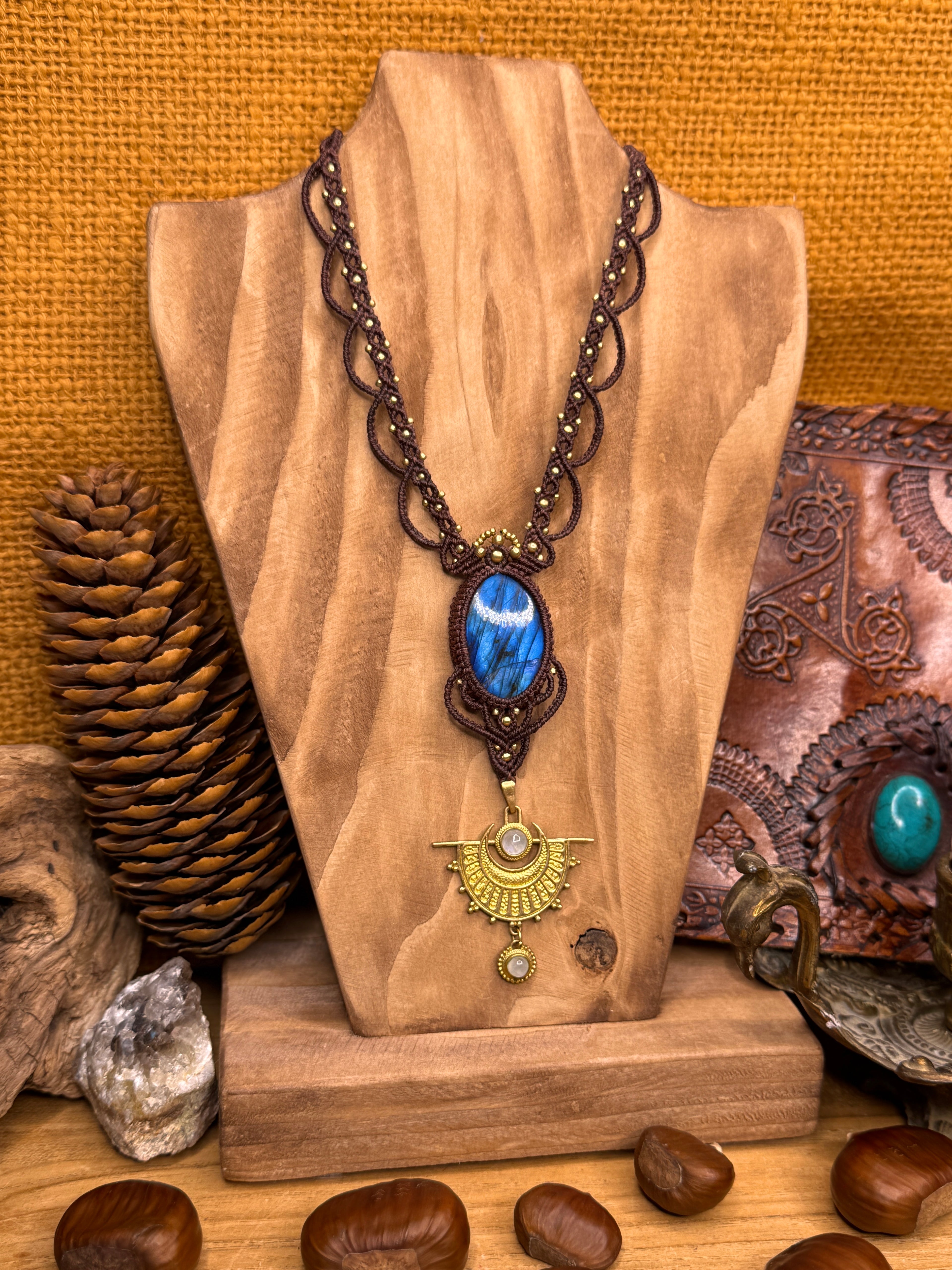 Labradorite stone necklace • Talisman of protection and intuition