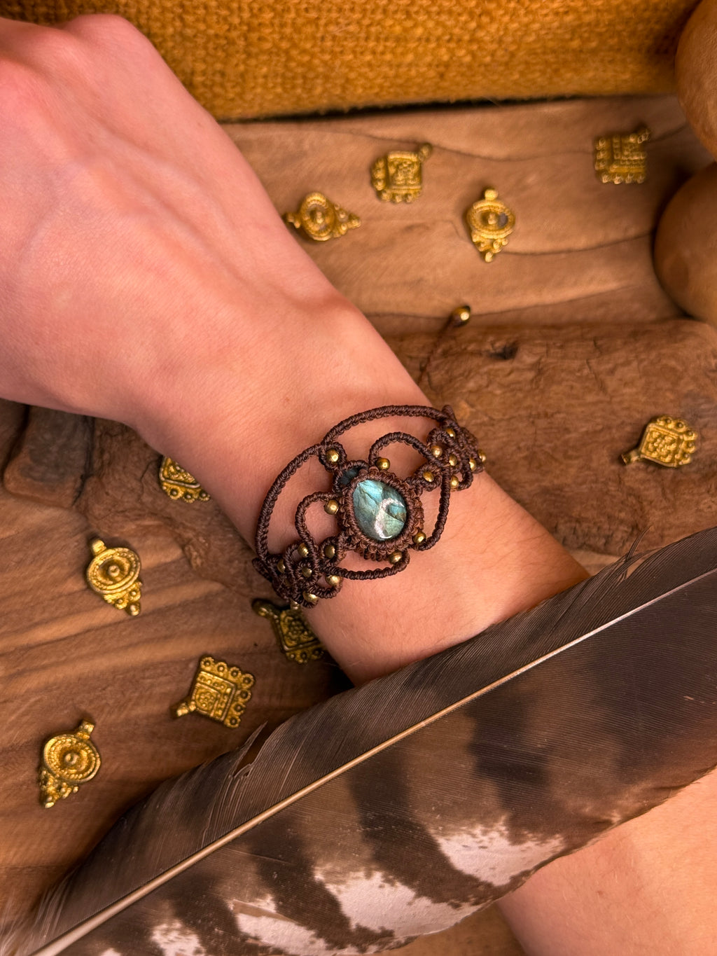 bracelet with a labradorite stone
