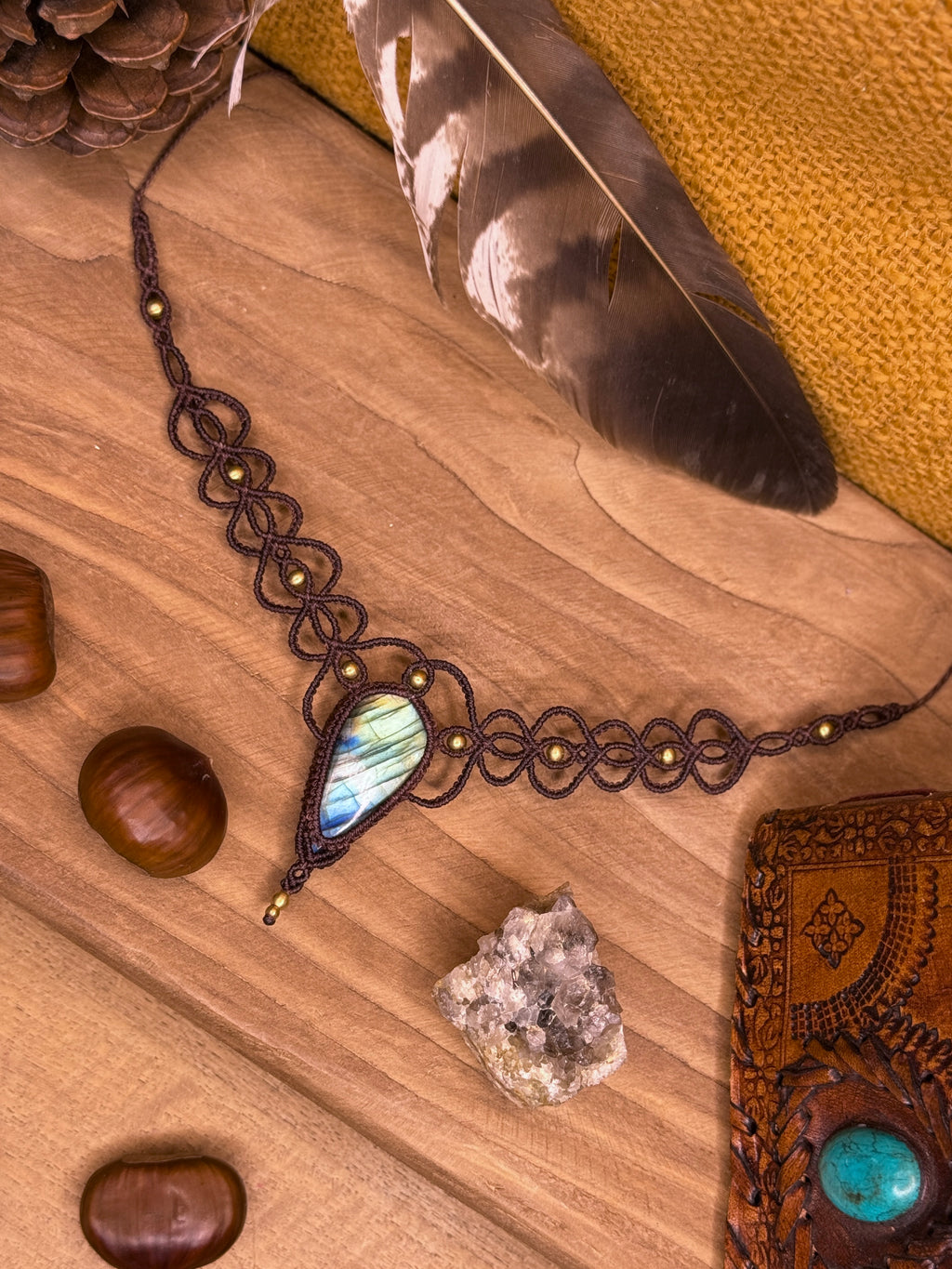 Necklace with a natural labradorite stone