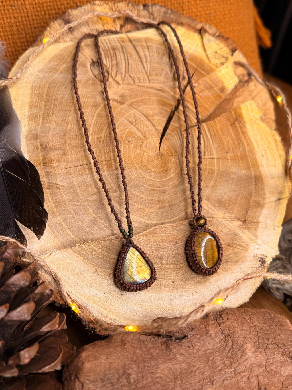 Collier avec une pierre d’œil de tigre