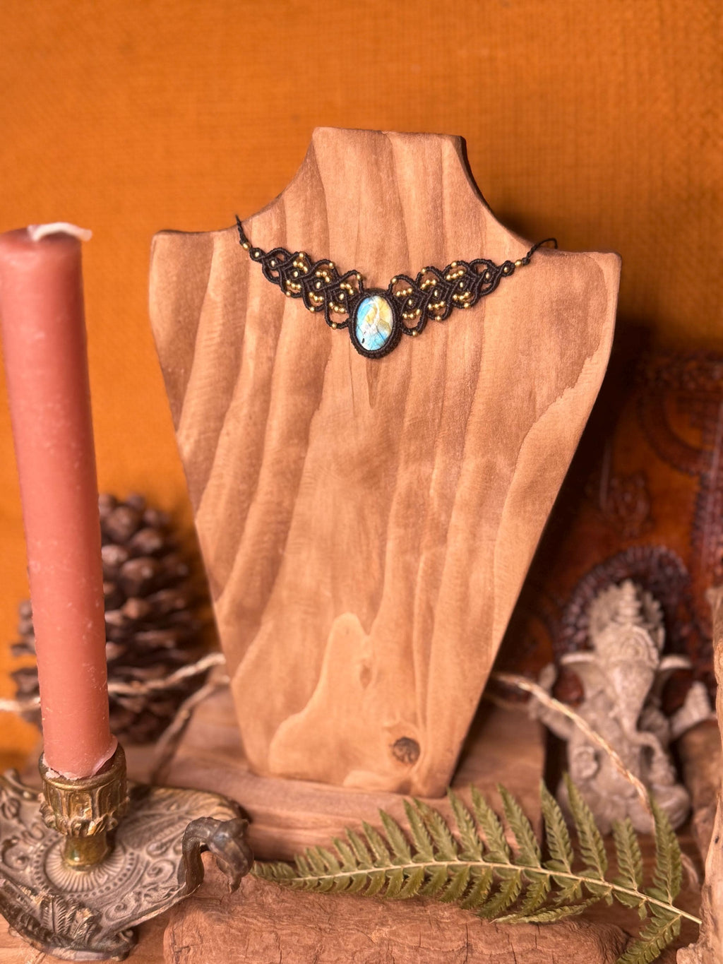 Collier • Tour de cou avec une pierre de labradorite (Neckband-ras de cou)