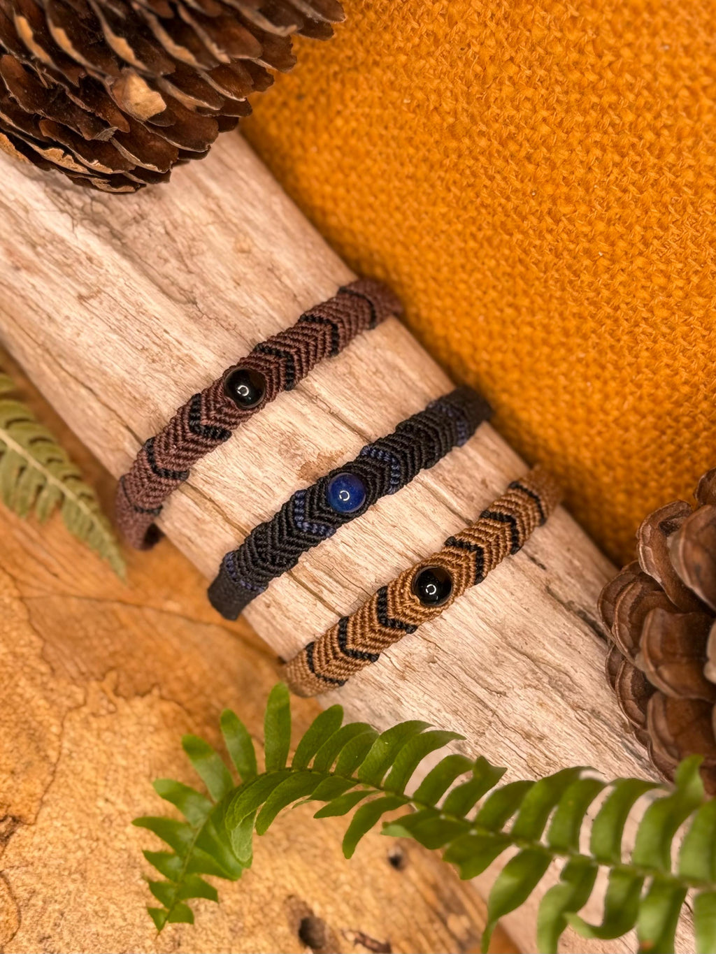 Bracelet avec une pierre de Lapis-lazuli ou onyx noir