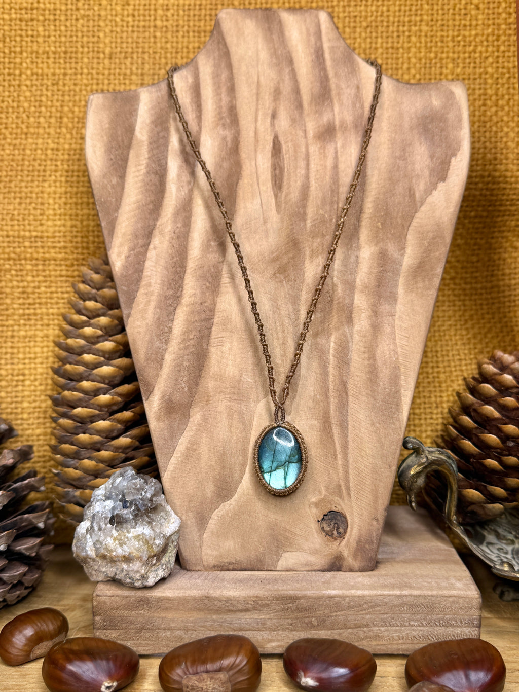 Necklace with a labradorite stone