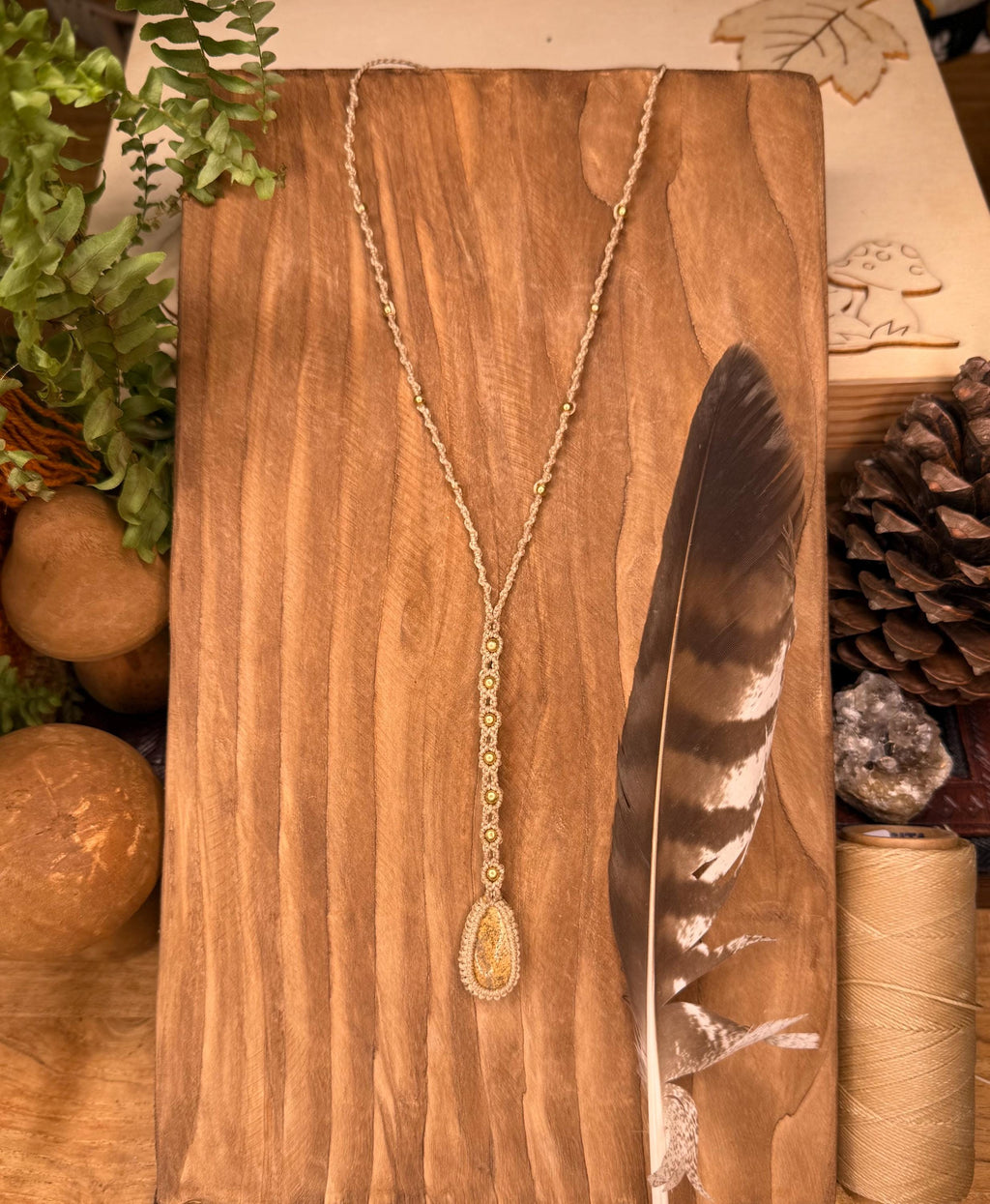 Collier • sautoir avec une pierre de jaspe et laiton doré • connexion à la terre