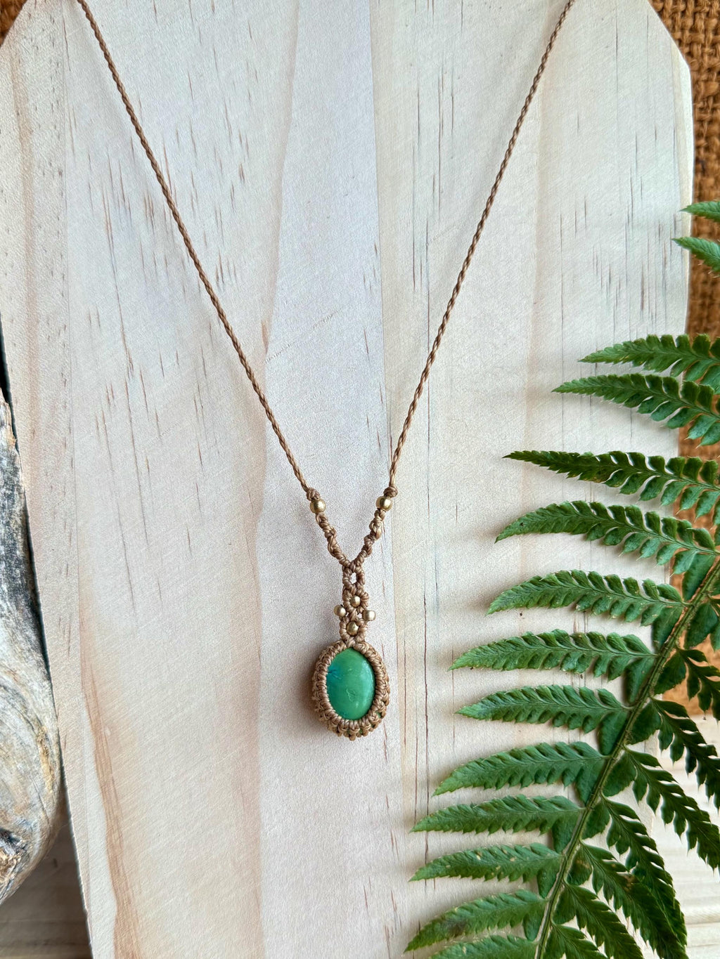 Collier avec une pierre de turquoise