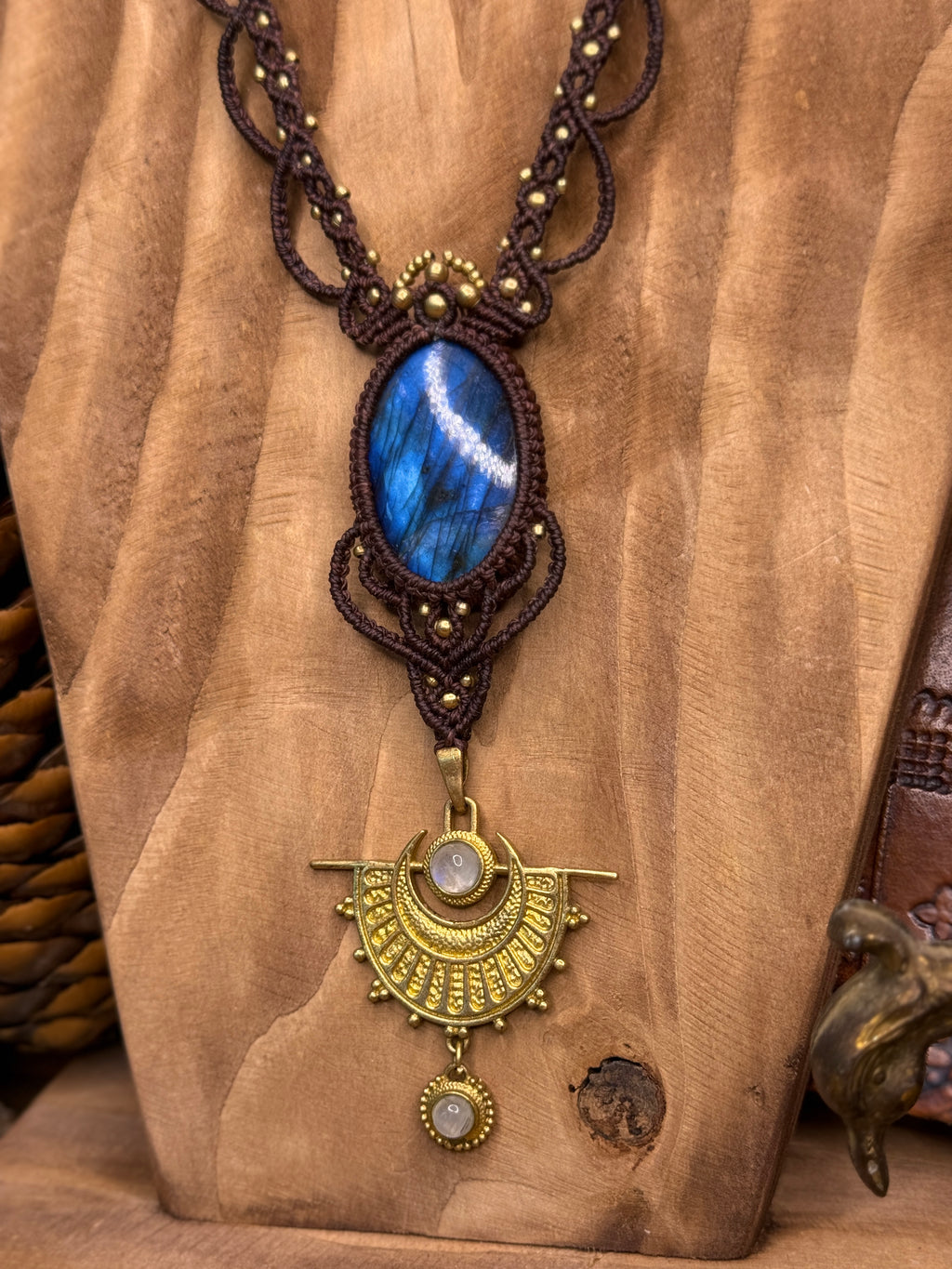 Labradorite stone necklace • Talisman of protection and intuition