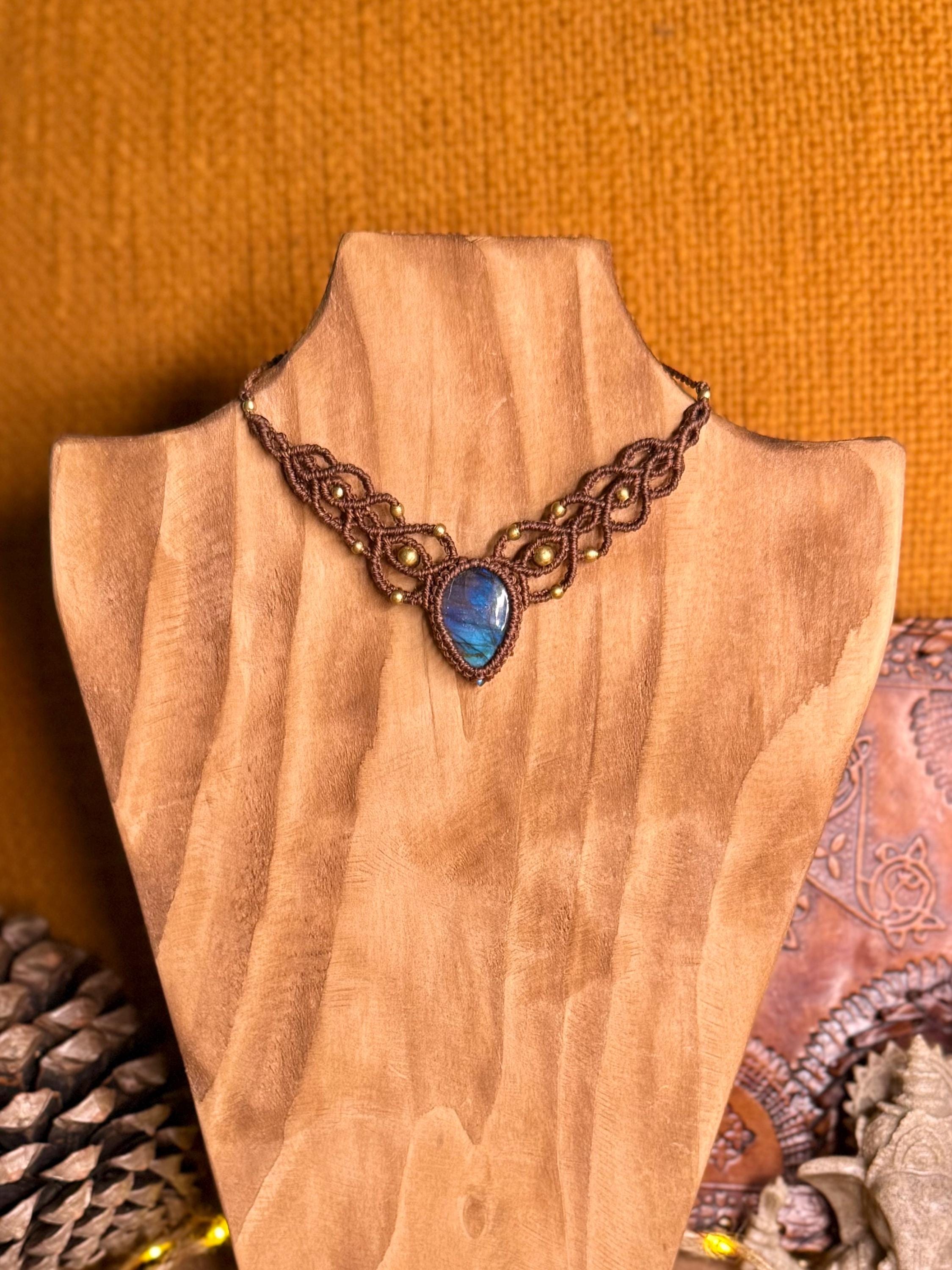 Collier • Tour de cou avec une pierre de labradorite (Neckband-ras de cou)