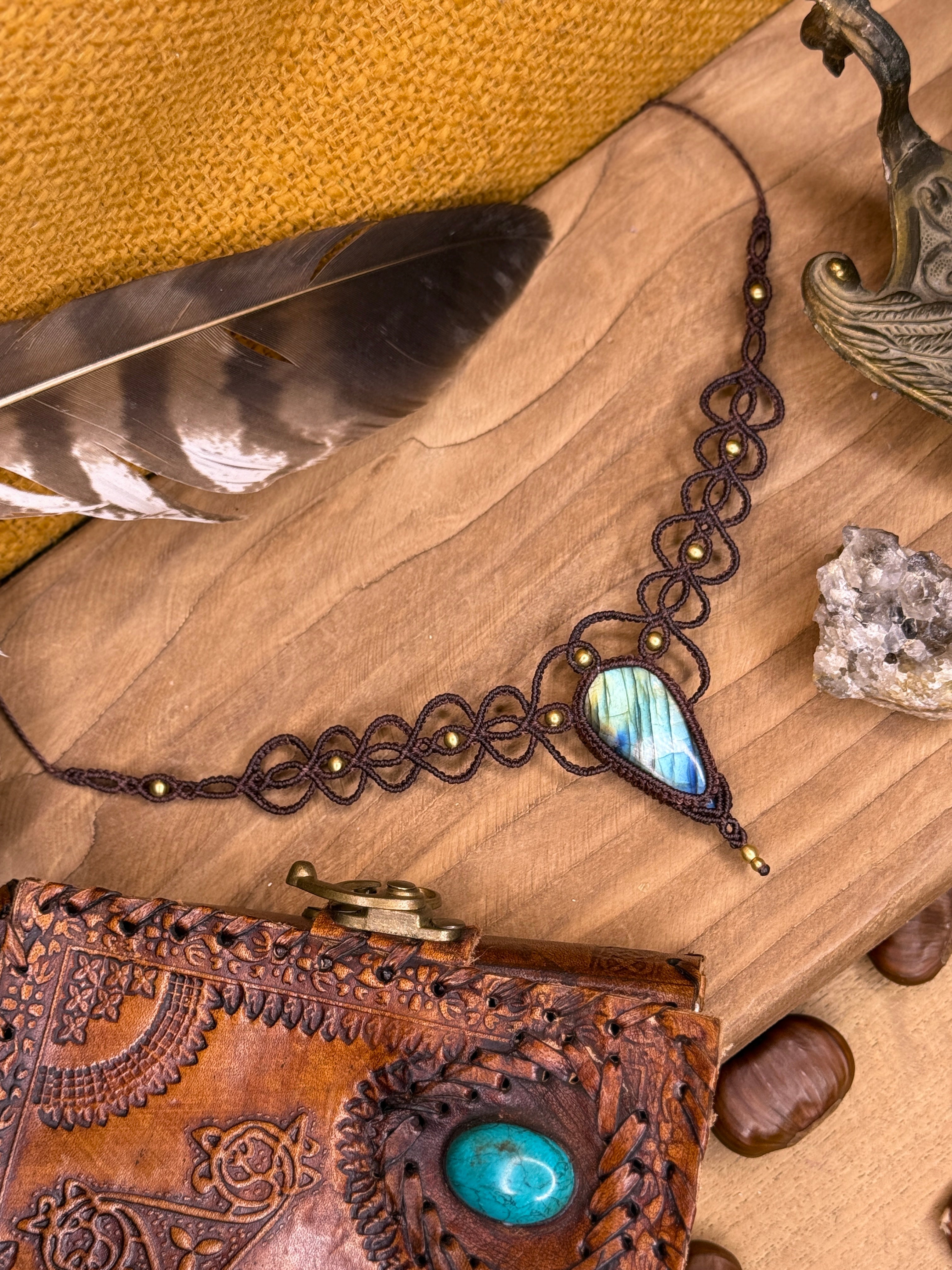 Necklace with a natural labradorite stone