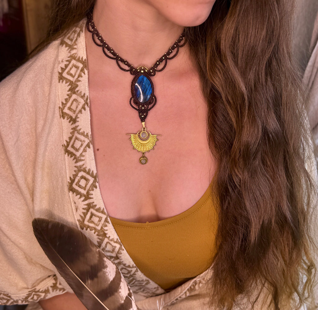 Labradorite stone necklace • Talisman of protection and intuition