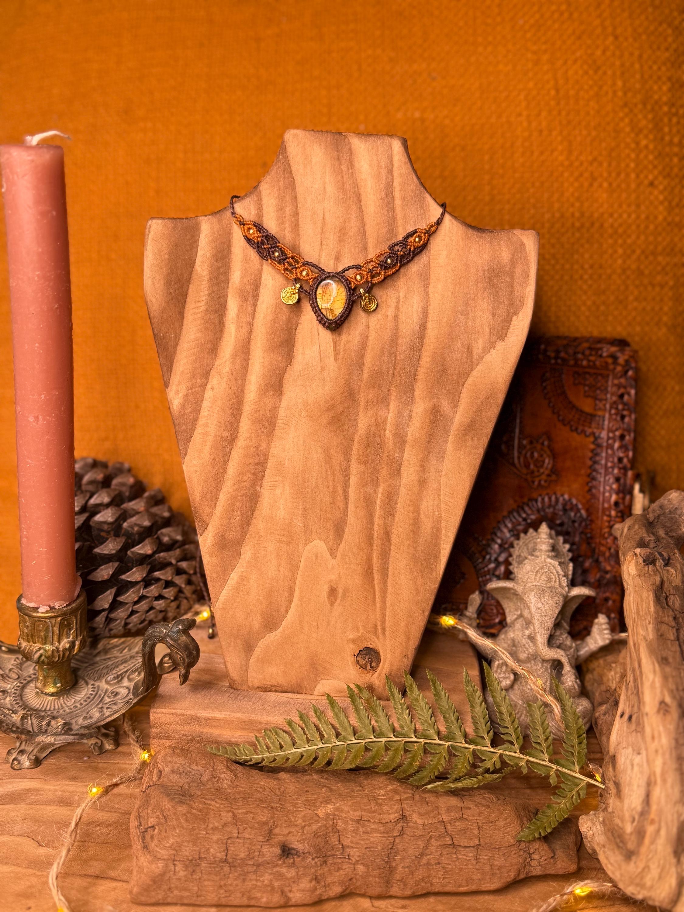 Collier • Tour de cou avec une pierre de labradorite • breloque en laiton (Neckband-ras de cou)