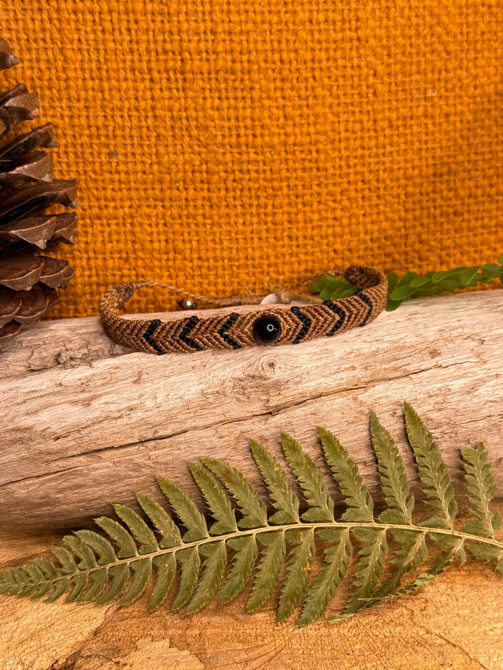 Bracelet avec une pierre de Lapis-lazuli ou onyx noir