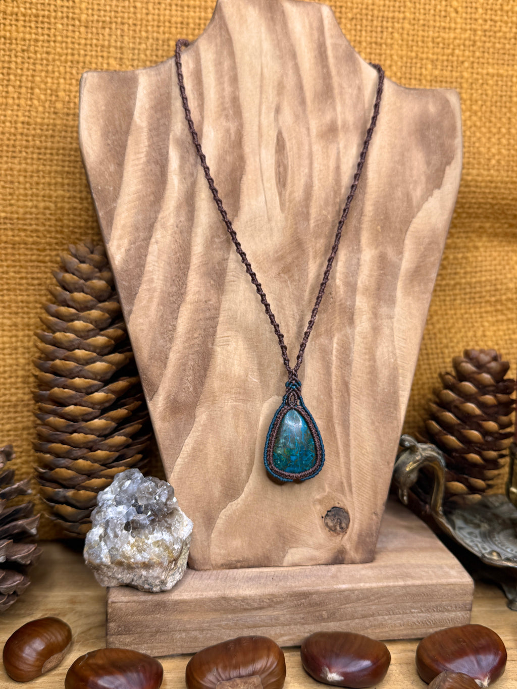 Necklace with a chrysocolla stone