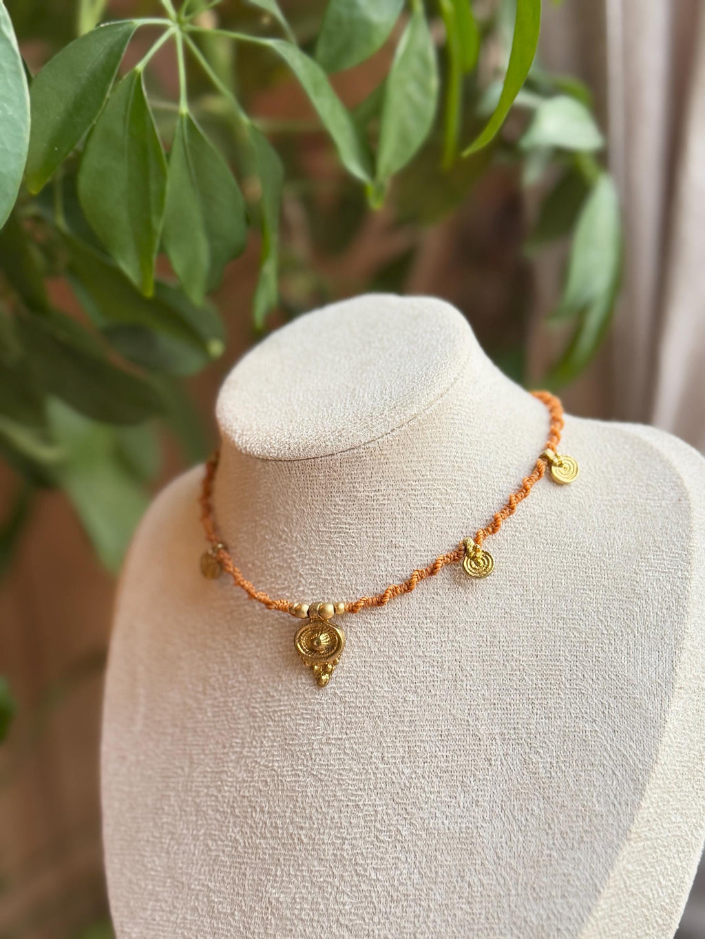 Tour de cou breloque en laiton spirale (ras de cou - Neckband)