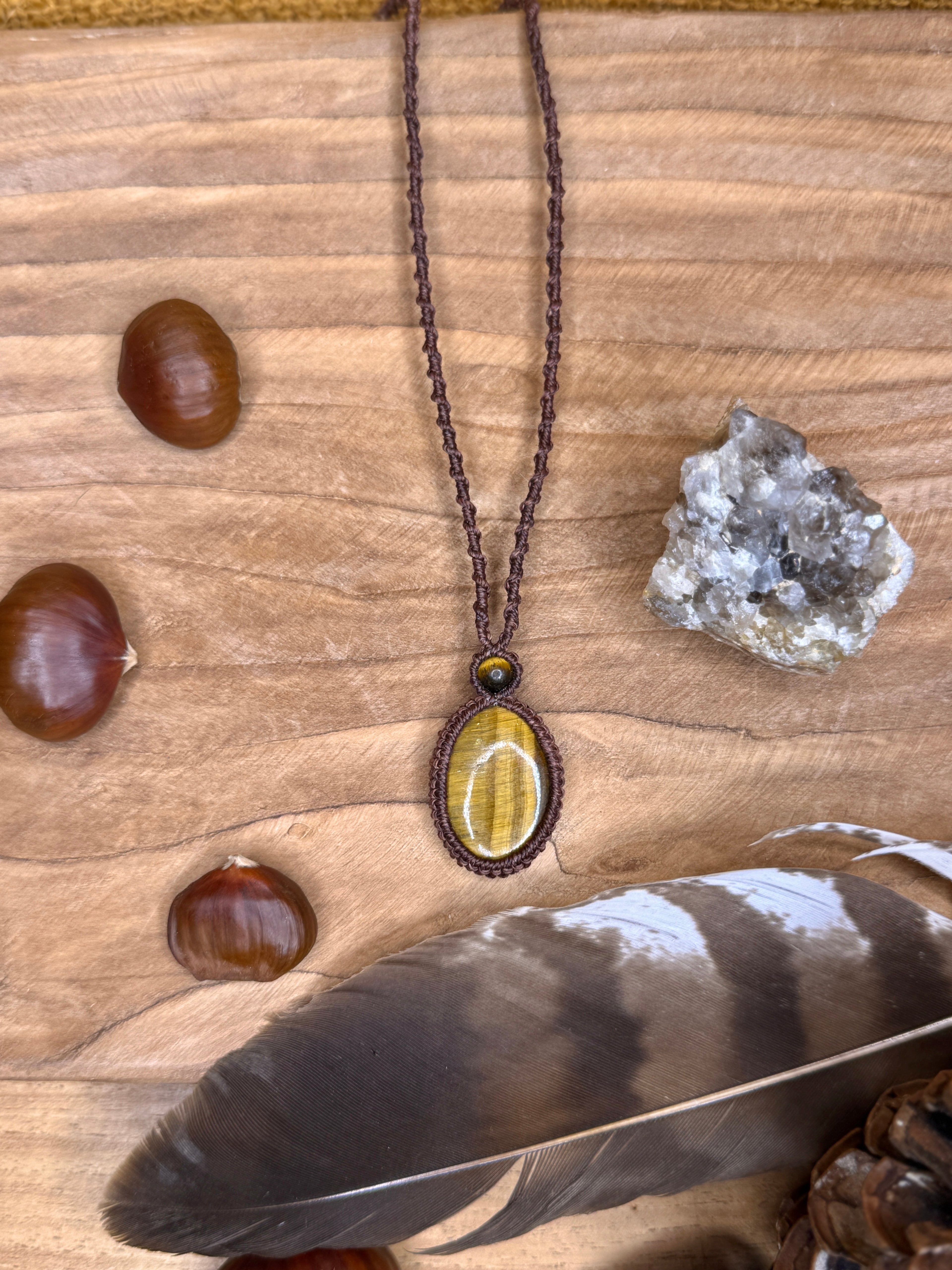 Necklace with a tiger's eye stone