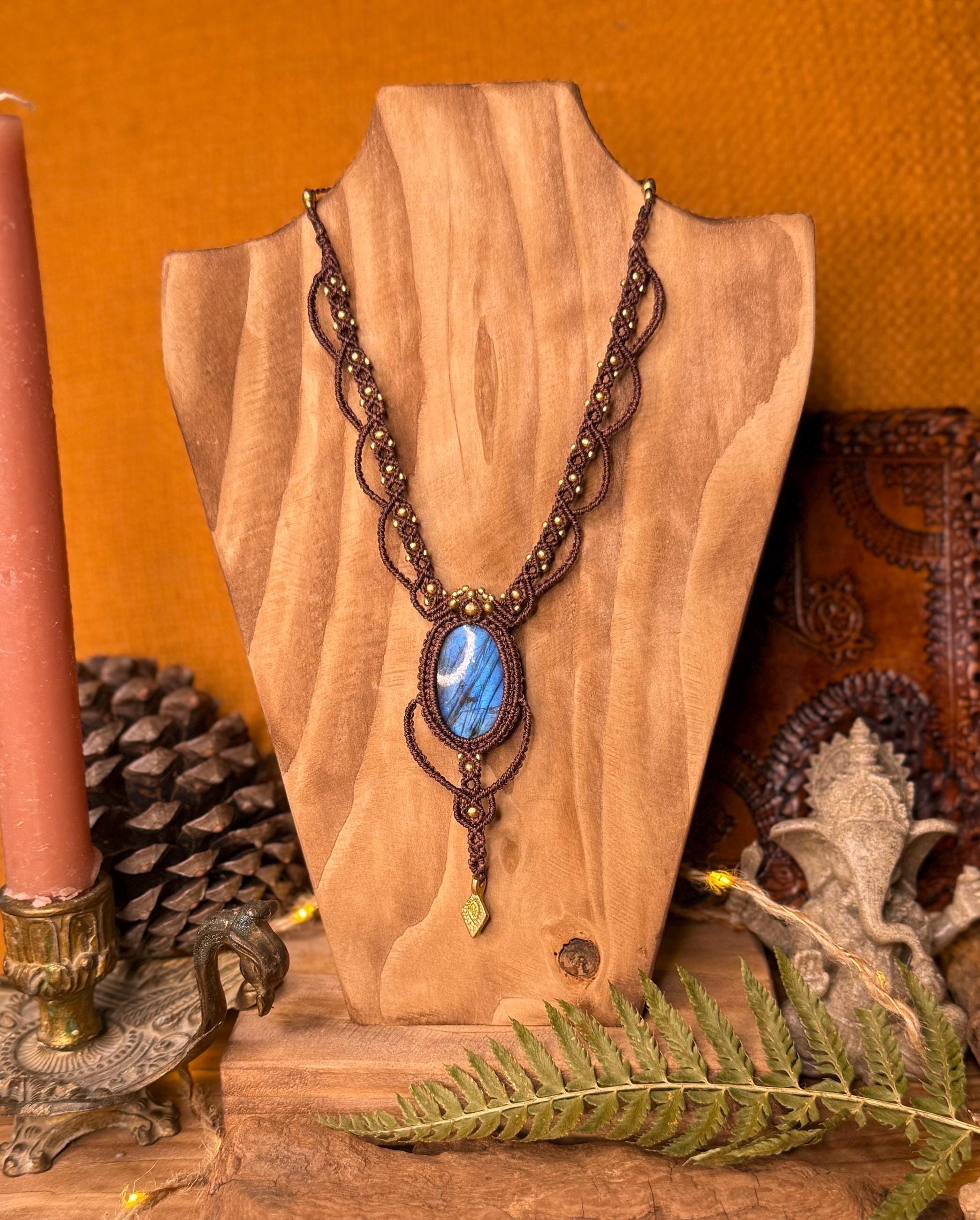 Collier avec une pierre naturelle de labradorite