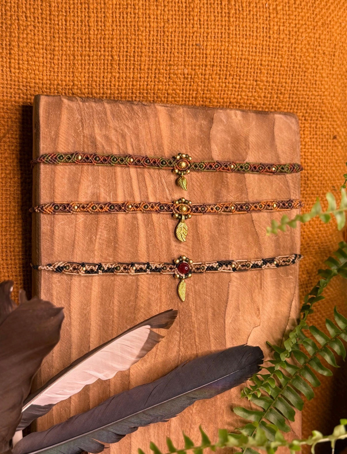 Ras-de-cou • Breloques en laiton doré