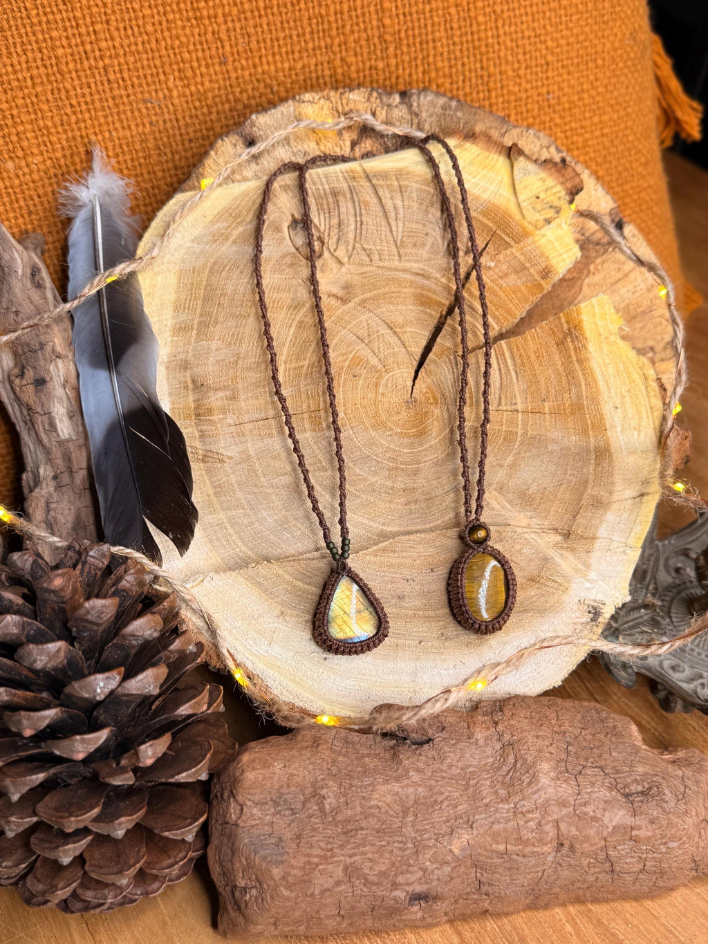 Collier avec une pierre d’œil de tigre