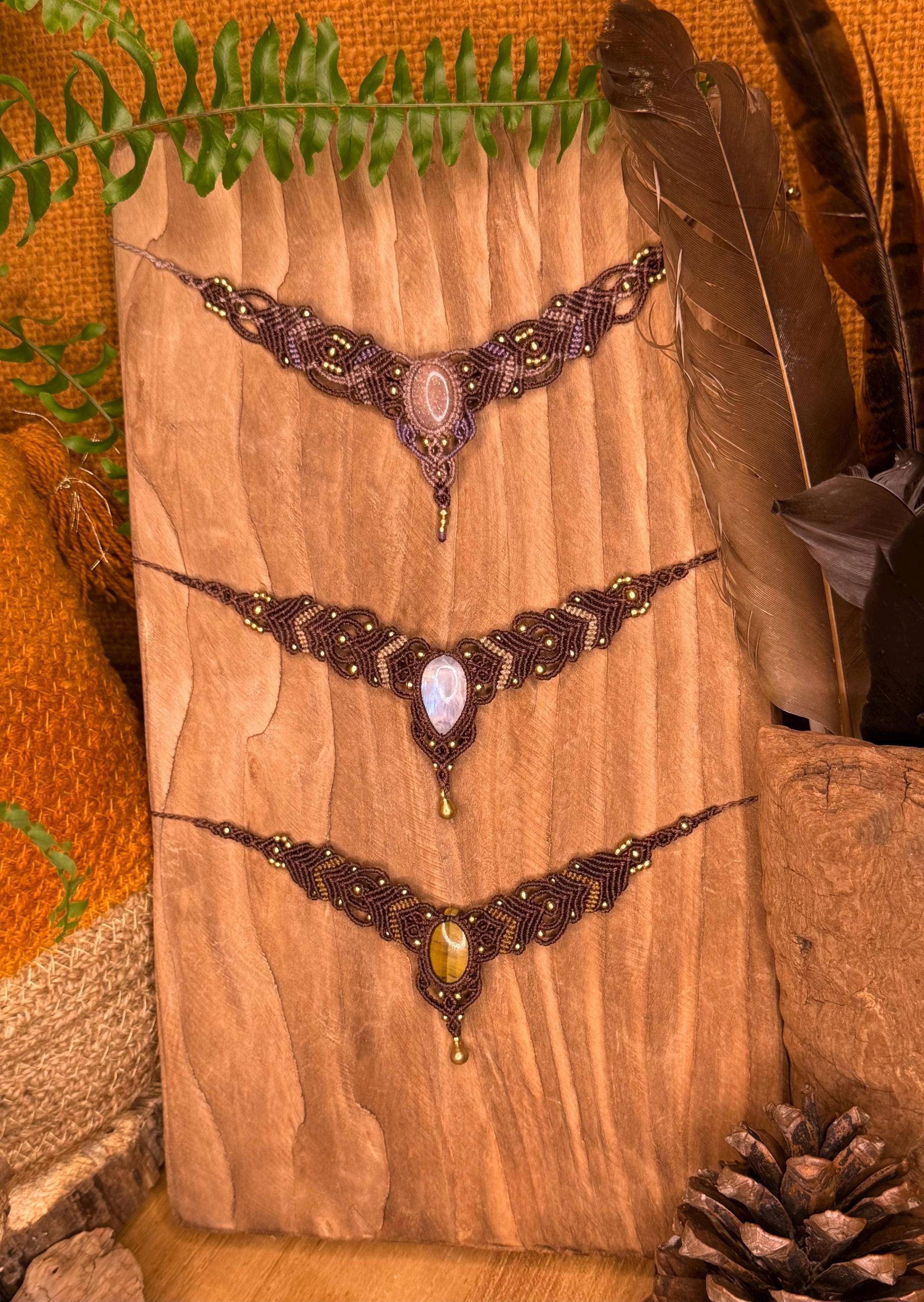 Collier • Tour de cou avec une pierre de lune pêche ou pierre de Lune