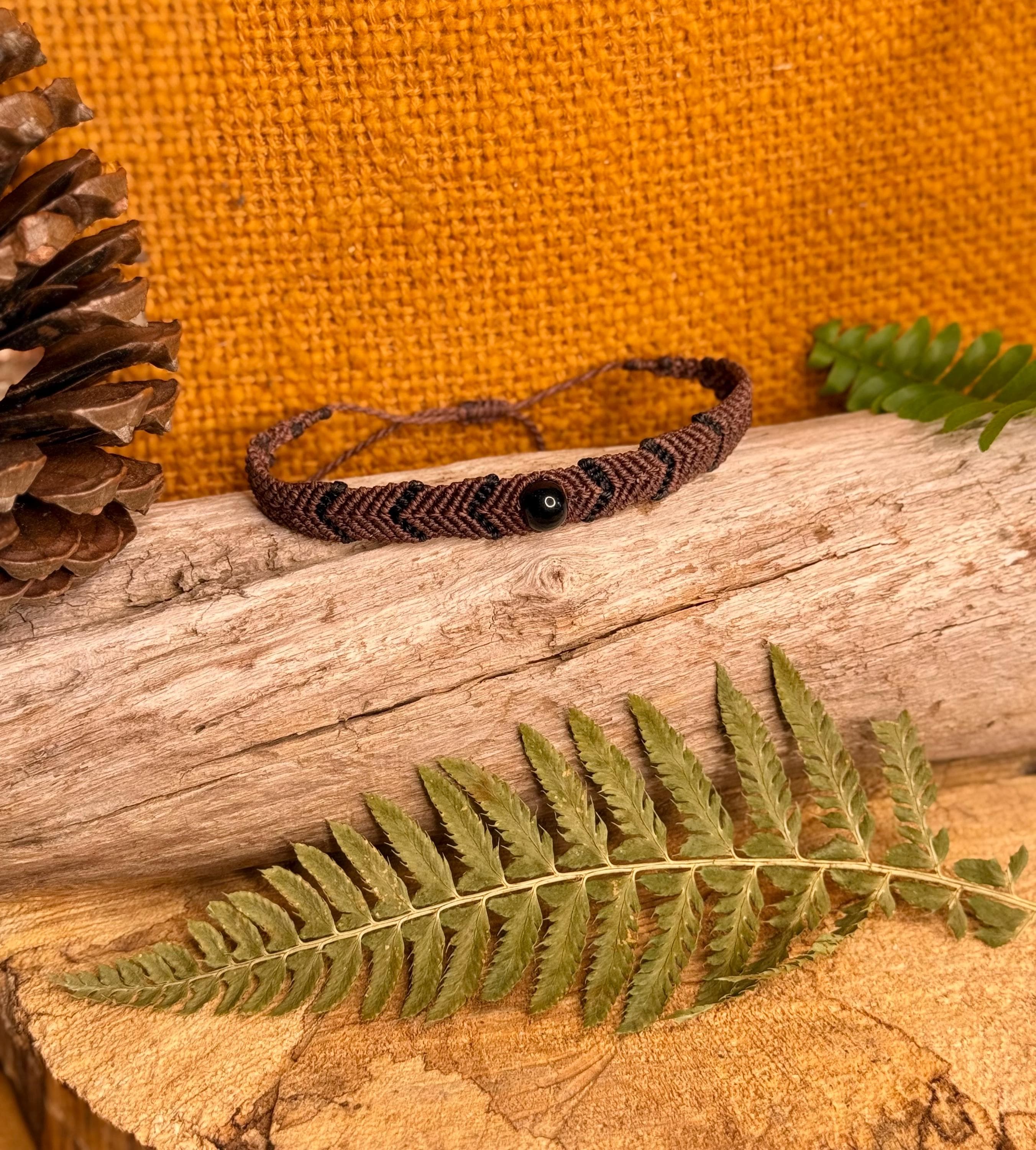 Bracelet avec une pierre de Lapis-lazuli ou onyx noir