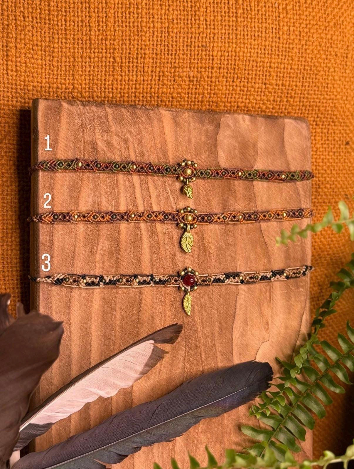 Ras-de-cou • Breloques en laiton doré