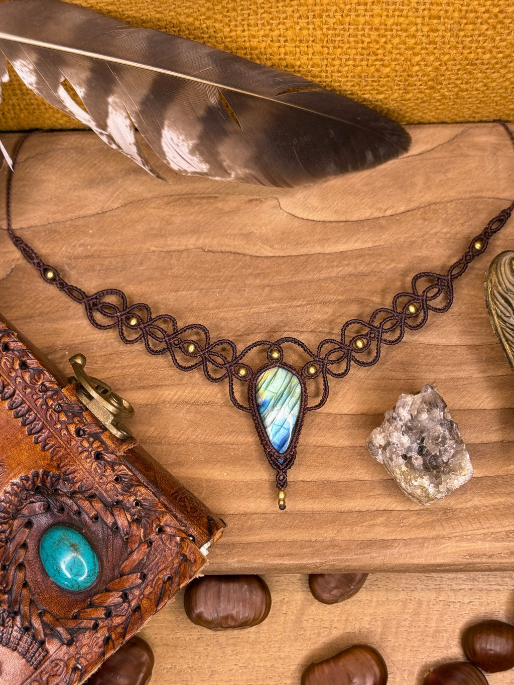 Necklace with a natural labradorite stone