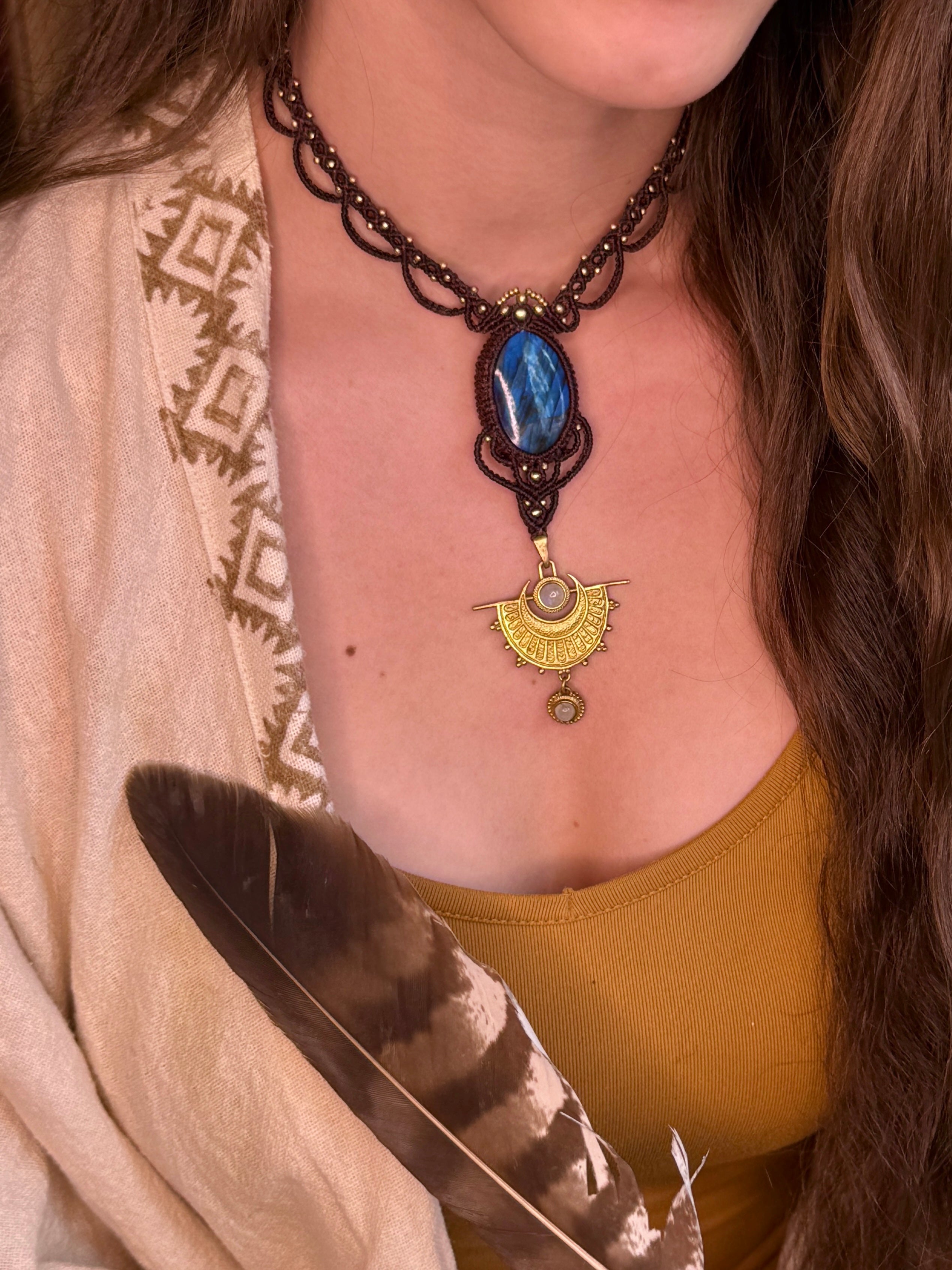 Labradorite stone necklace • Talisman of protection and intuition