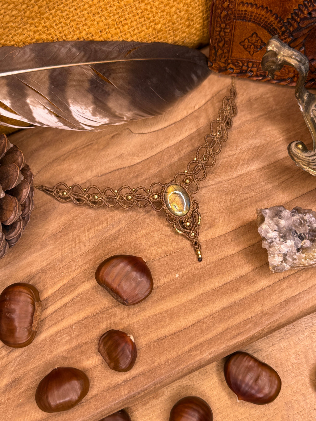 Necklace with natural labradorite stone