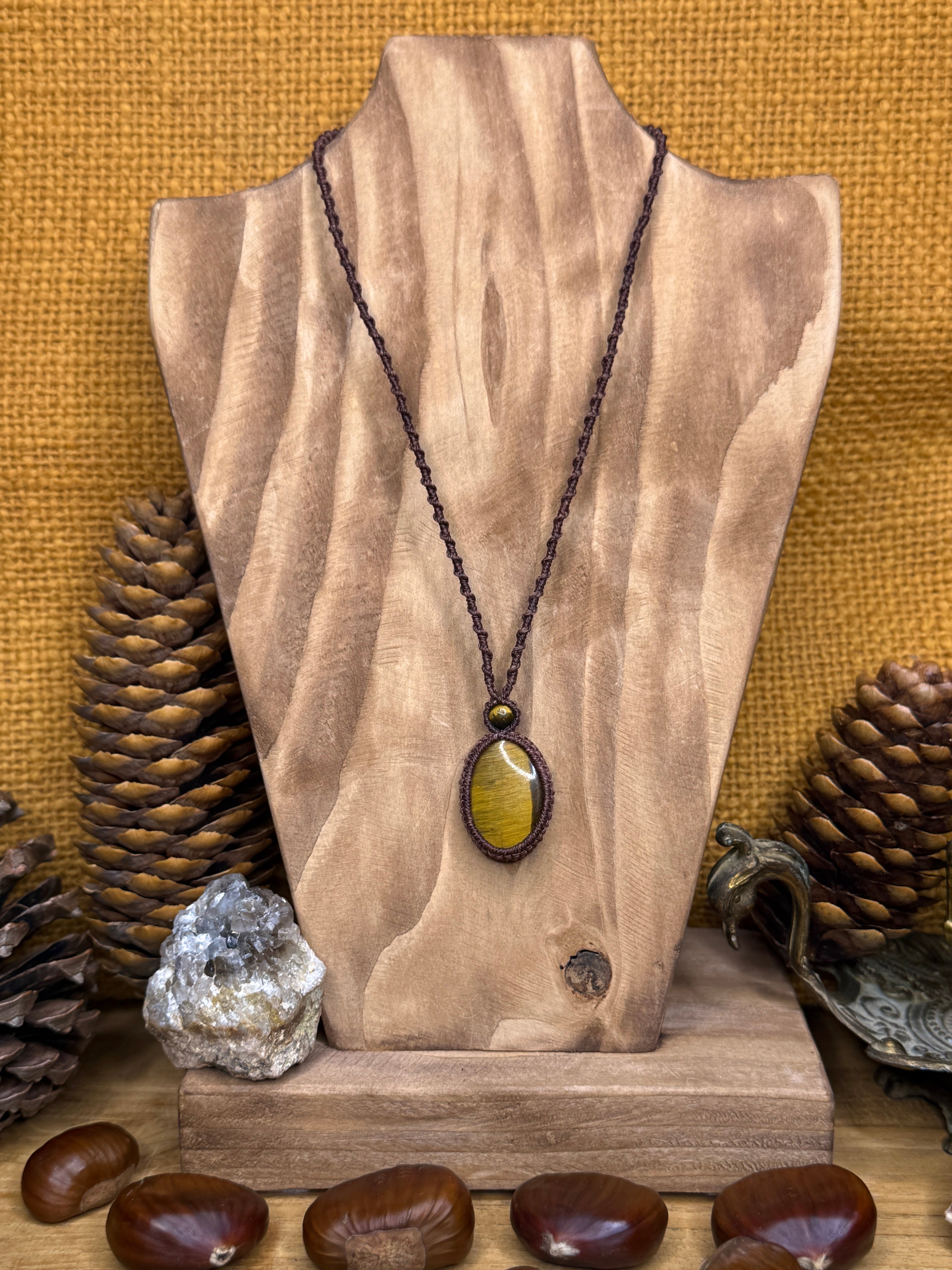 Necklace with a tiger's eye stone