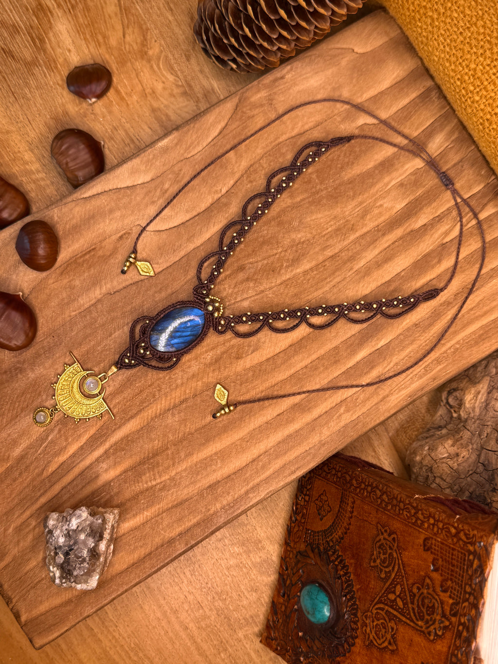 Labradorite stone necklace • Talisman of protection and intuition