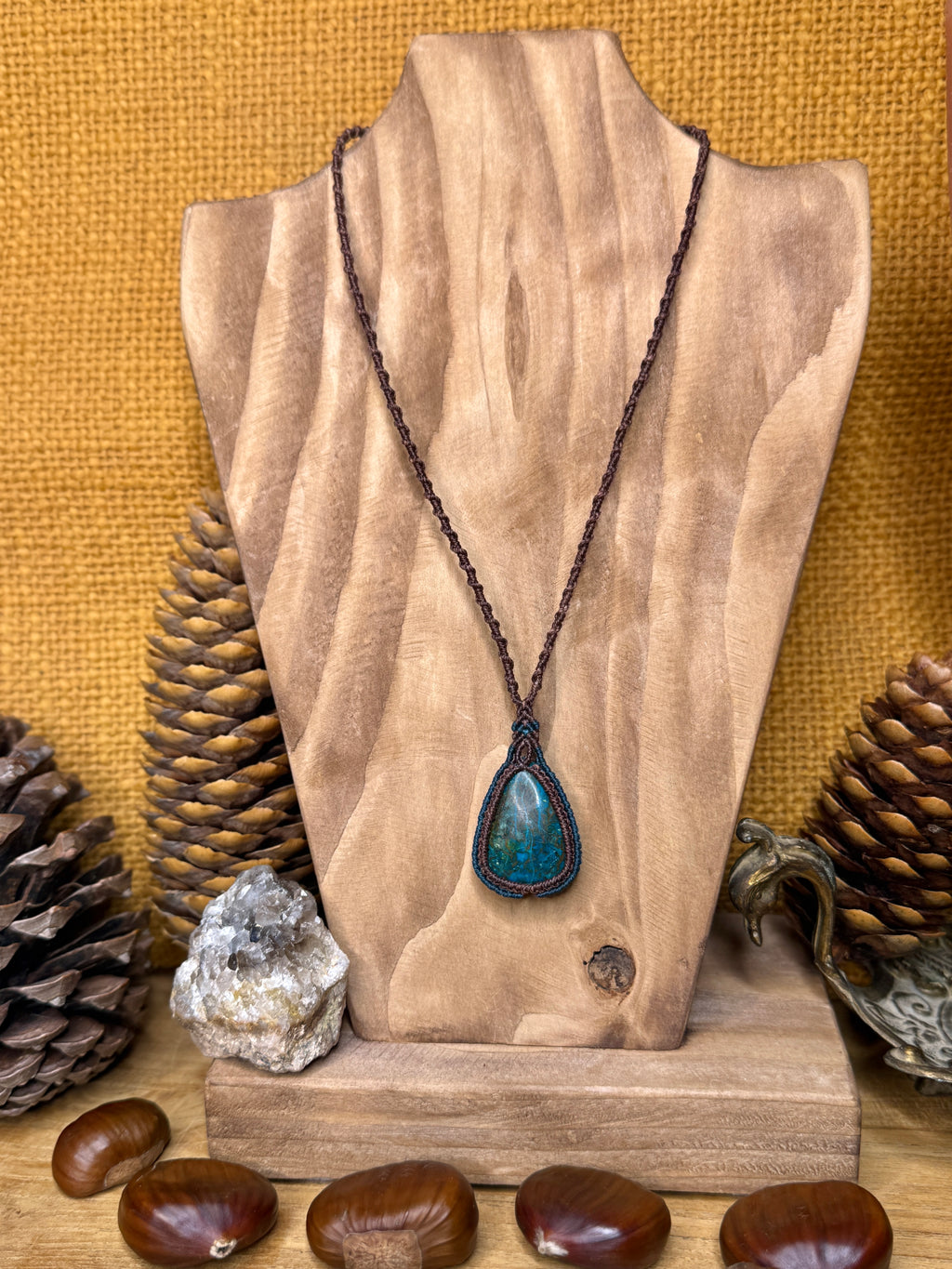 Necklace with a chrysocolla stone