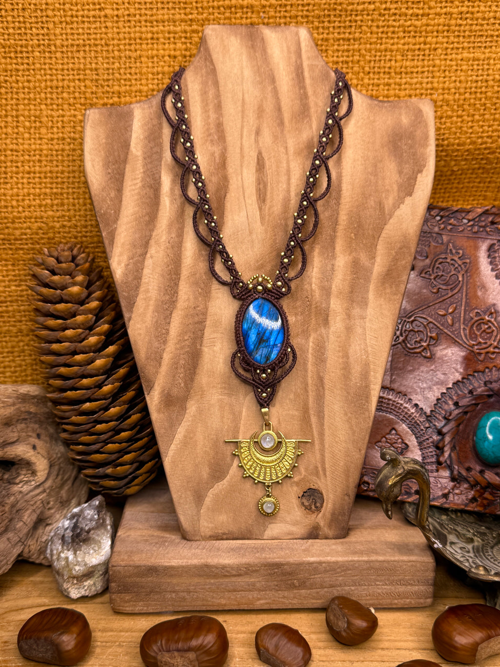 Labradorite stone necklace • Talisman of protection and intuition