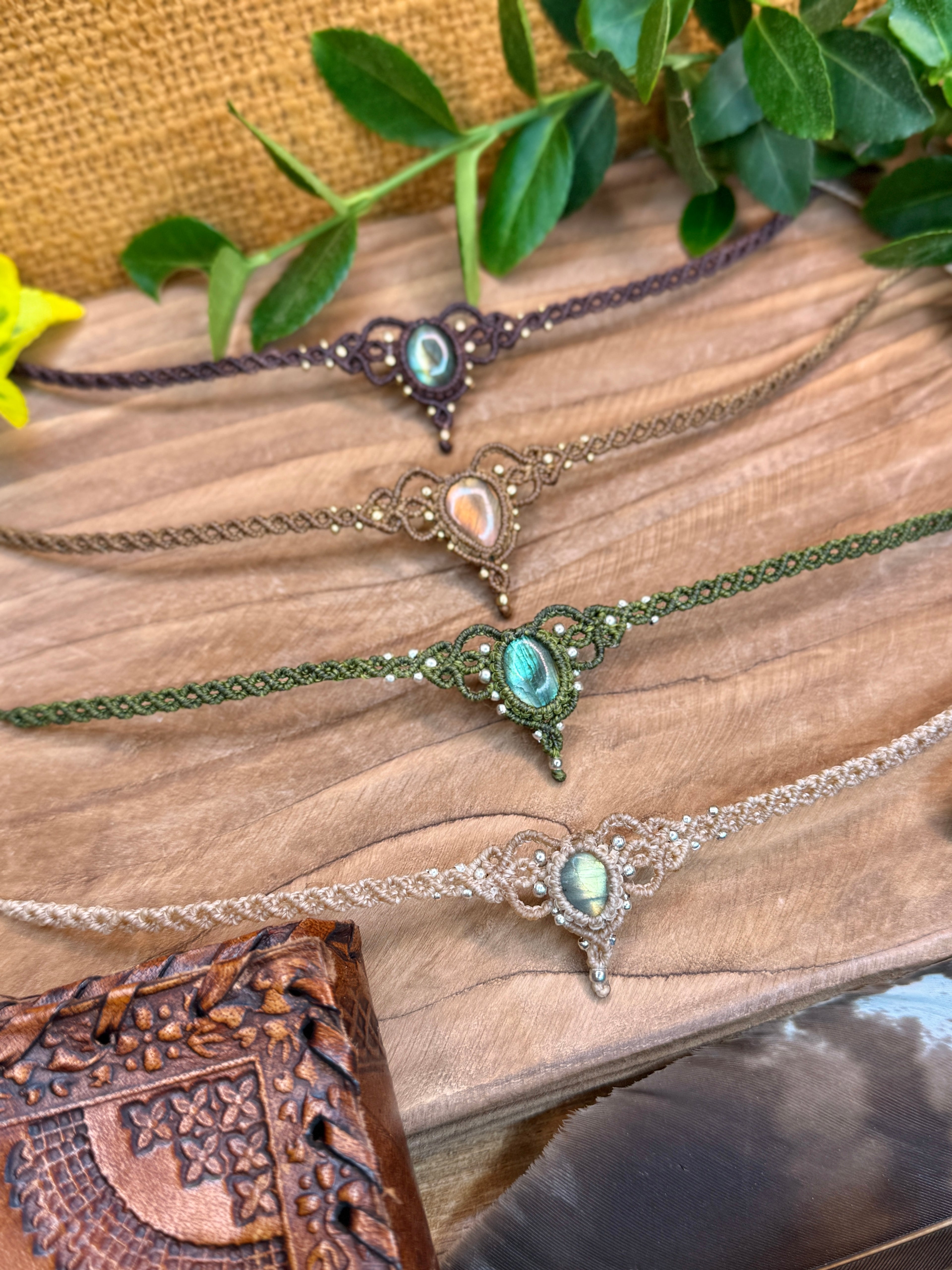 Ras-de-cou • Labradorite