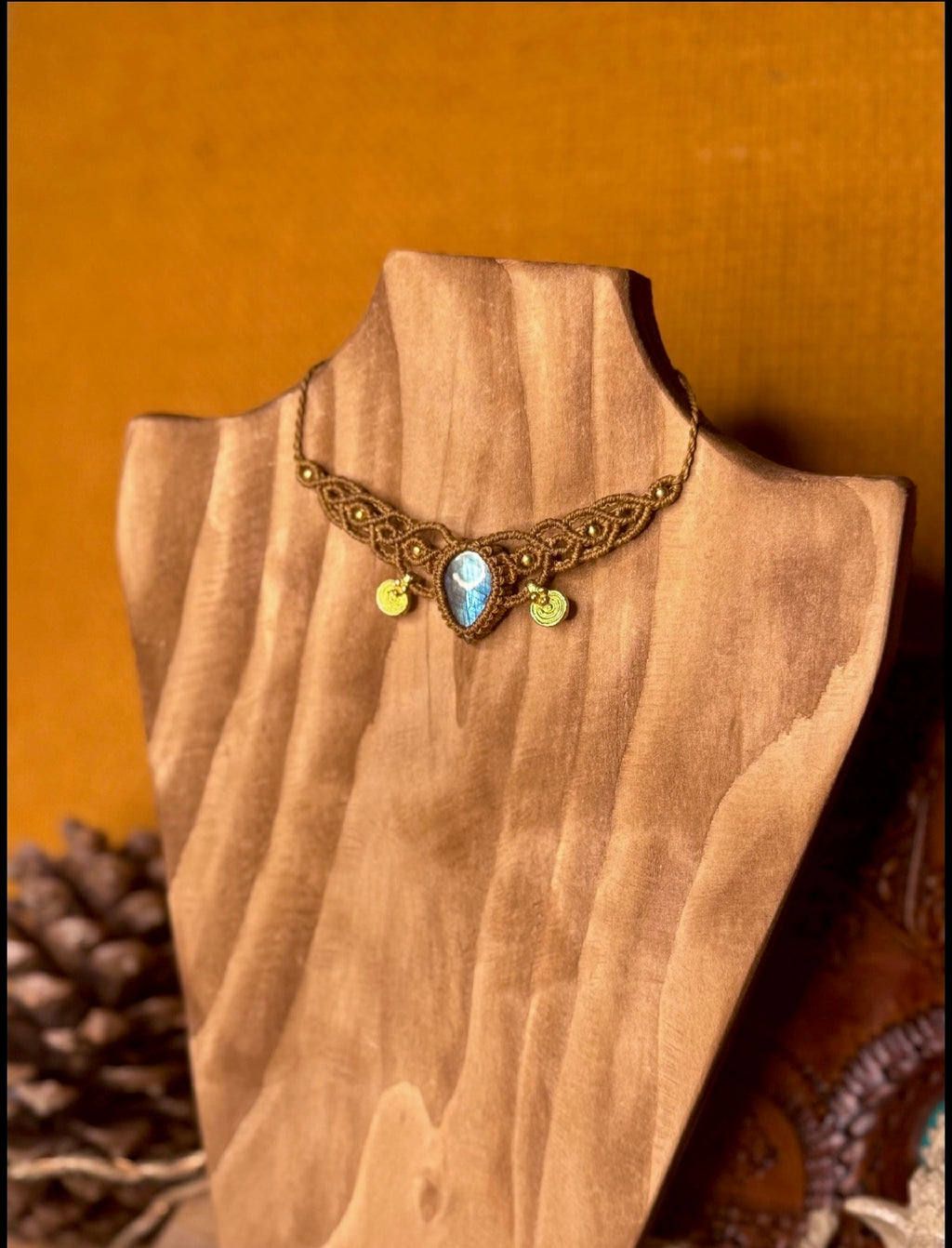 Collier • ras-de-cou • Labradorite • breloque en laiton