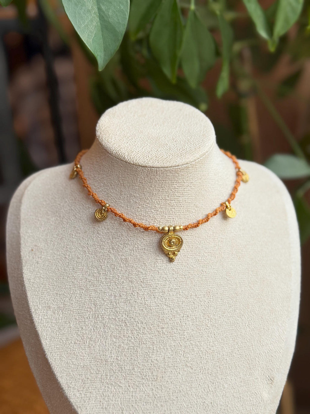 Tour de cou breloque en laiton spirale (ras de cou - Neckband)