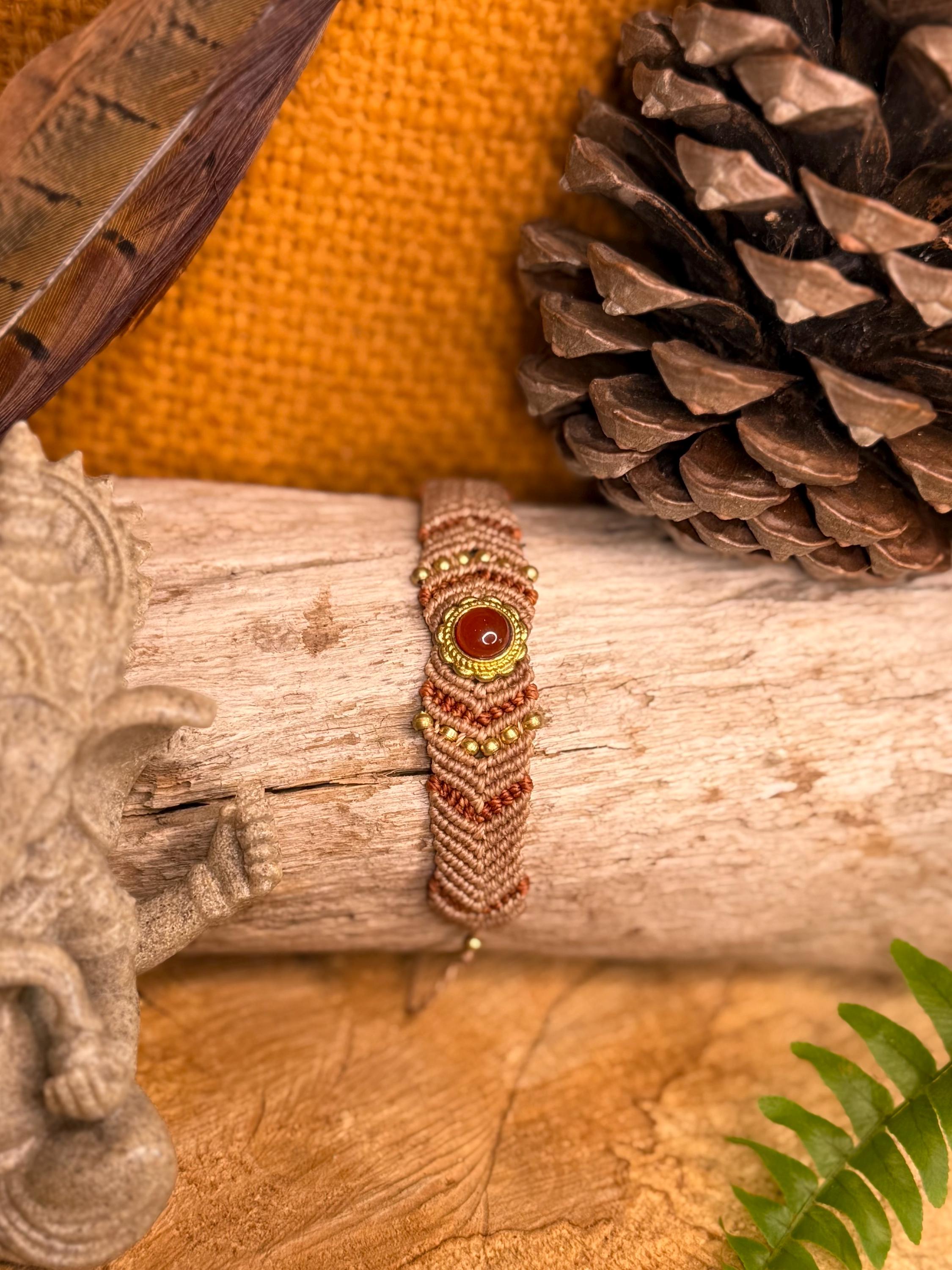 Bracelet avec une pierre de cornaline rainurée