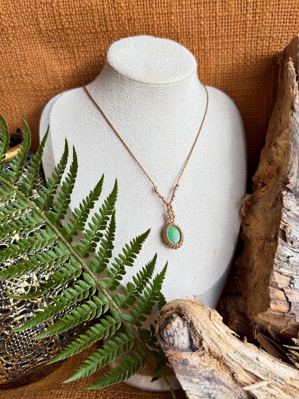 Collier avec une pierre de turquoise