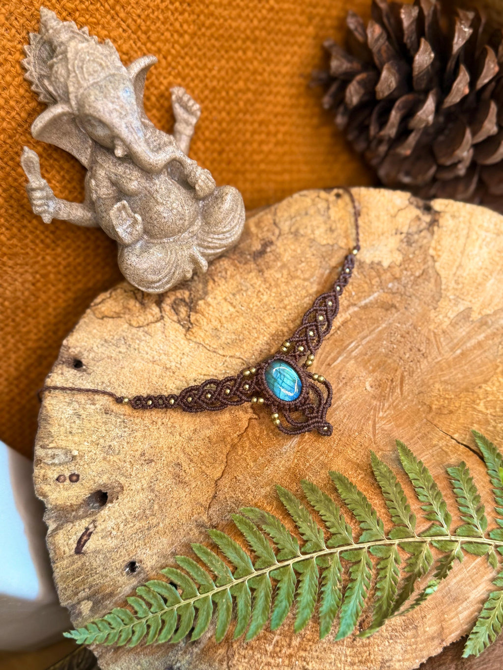 Tour de cou avec une pierre de  labradorite (ras de cou - Neckband)