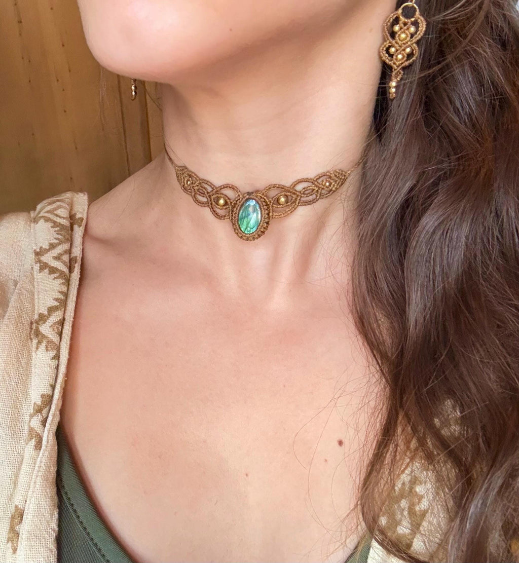 Collier avec une pierre de labradorite