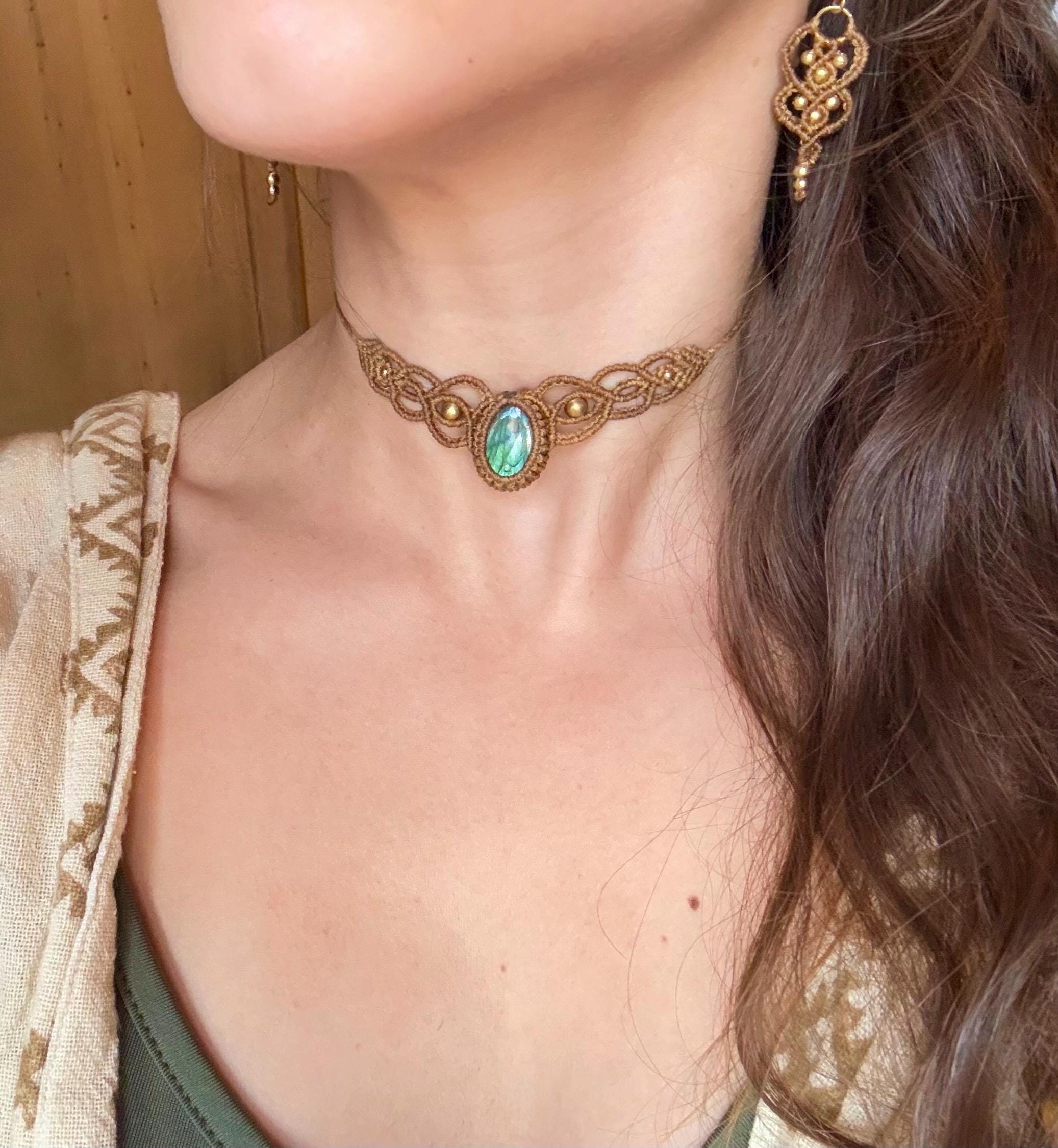 Collier avec une pierre de labradorite